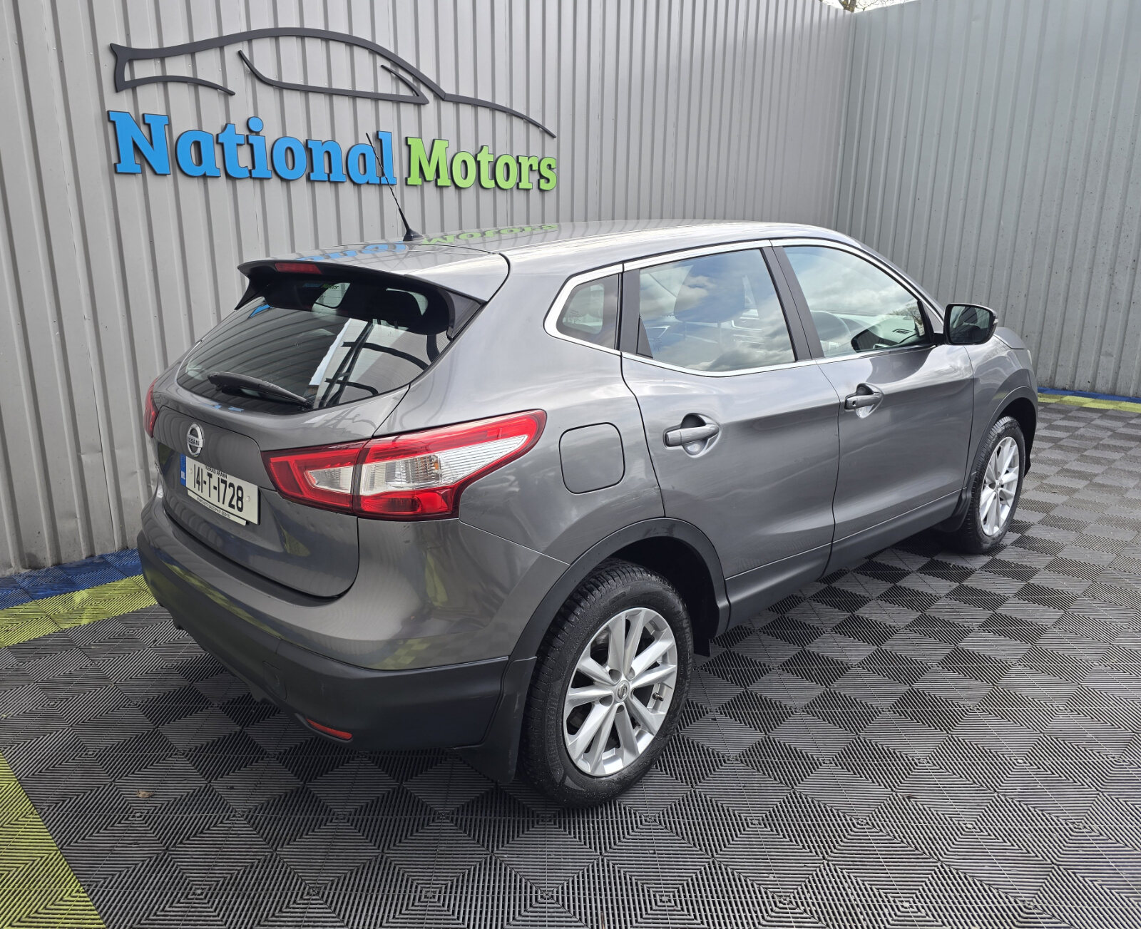 2014 Nissan Qashqai 1.2 PETROL SV - Image 3