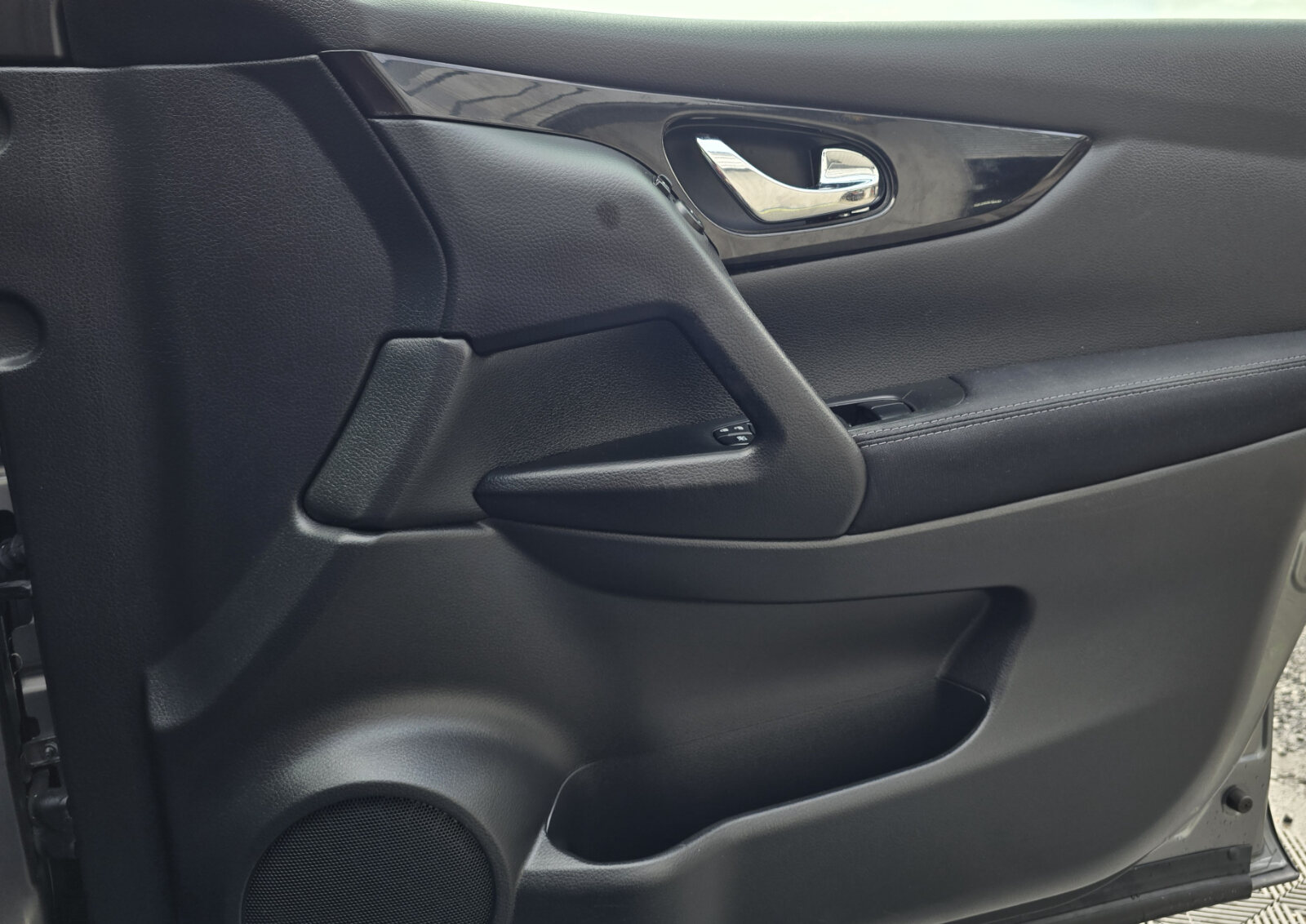 2014 Nissan Qashqai 1.2 PETROL SV - Image 18