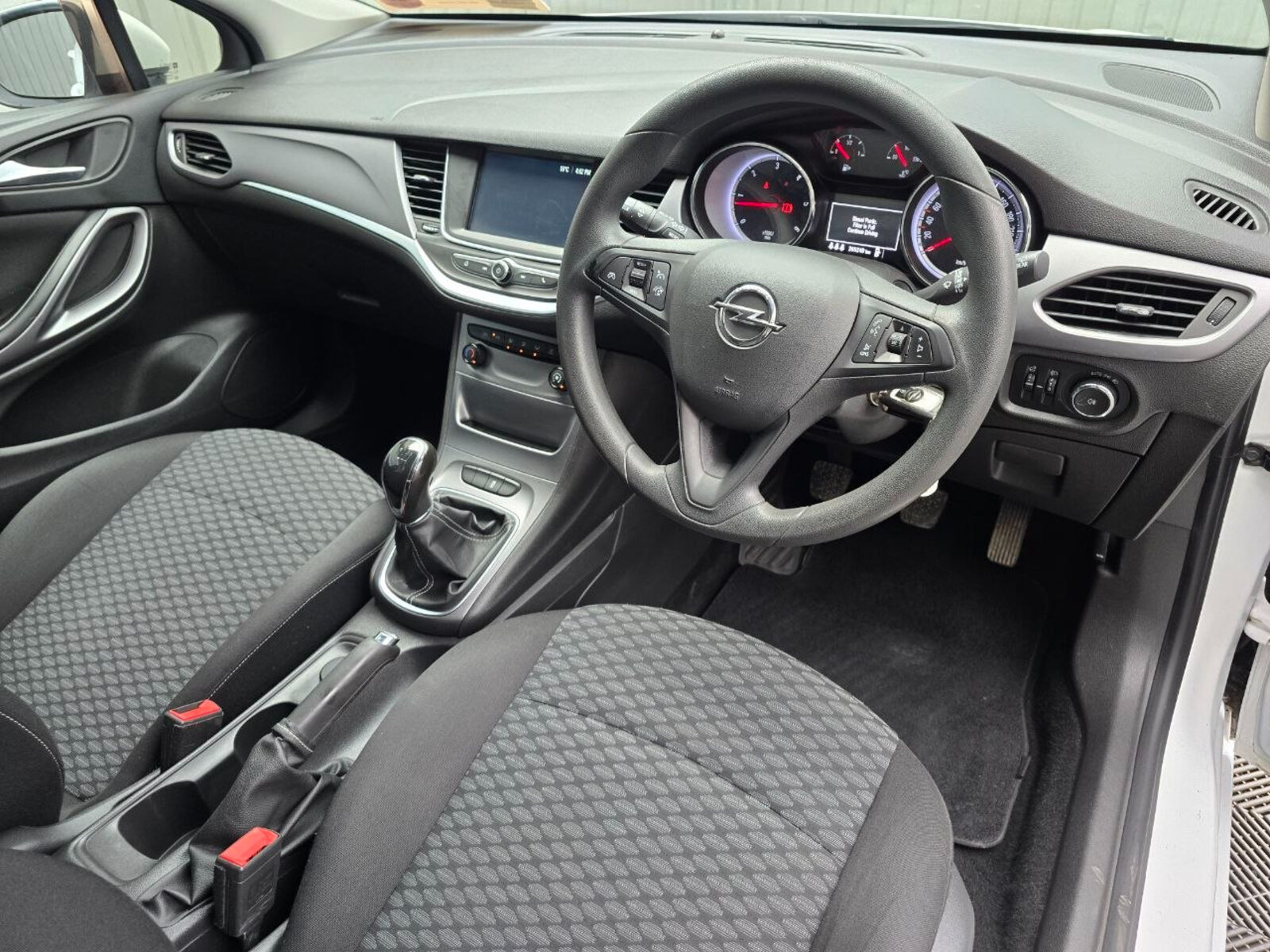 2016 Opel Astra 1.6CDTi 110PHP SC - Image 9