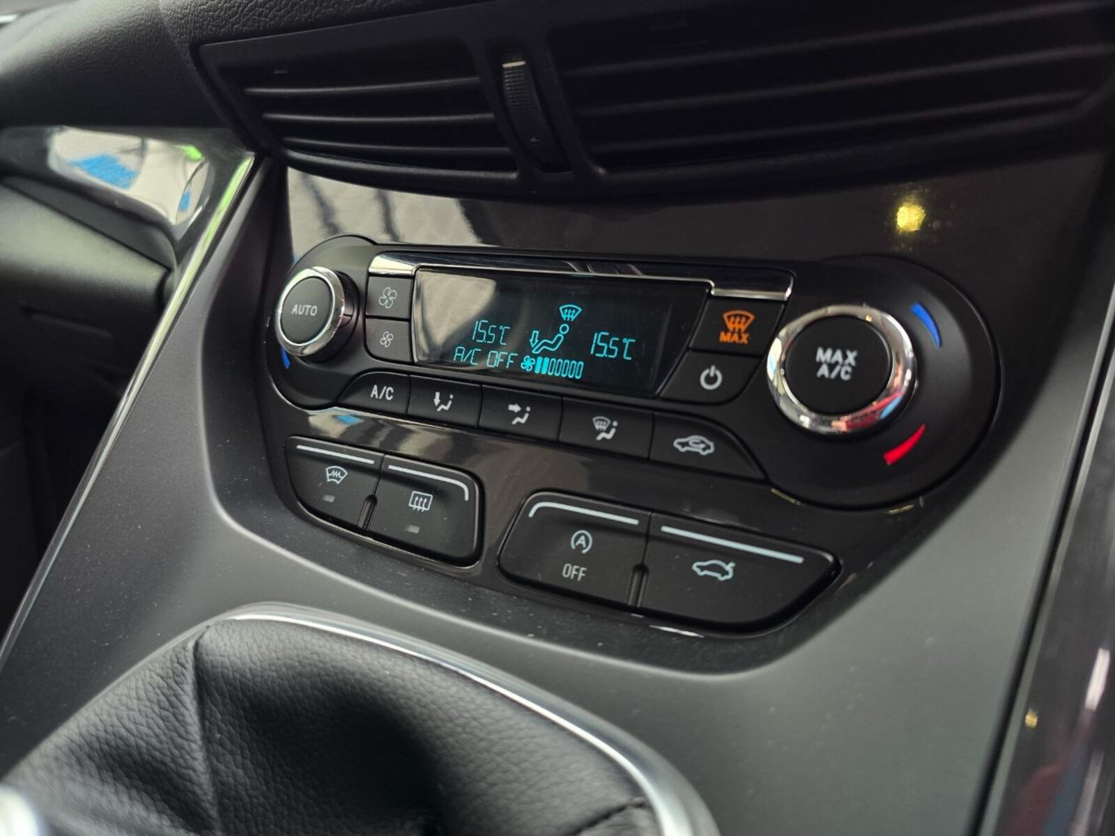 2016 Ford Kuga 2.0TDCI 120HP Titanium - Image 13