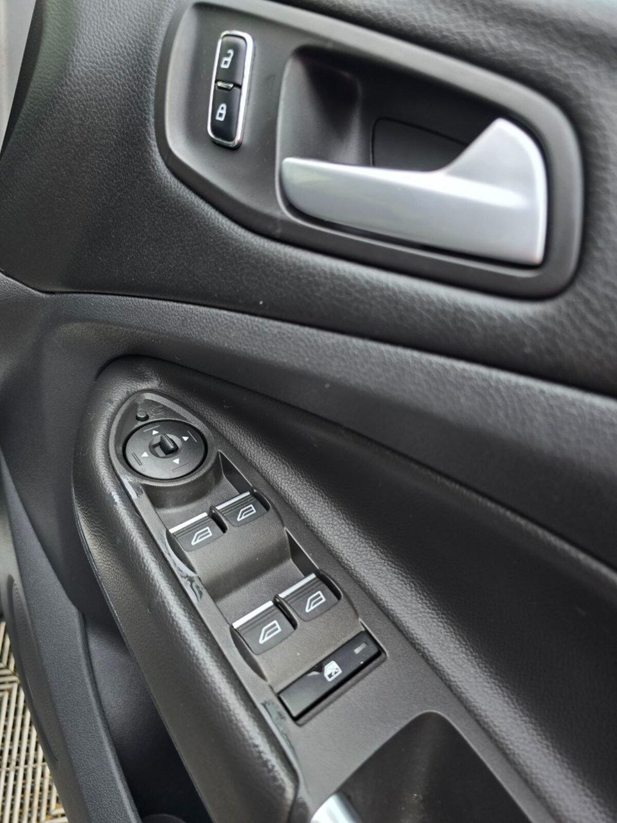 2016 Ford Kuga 2.0TDCI 120HP Titanium - Image 17