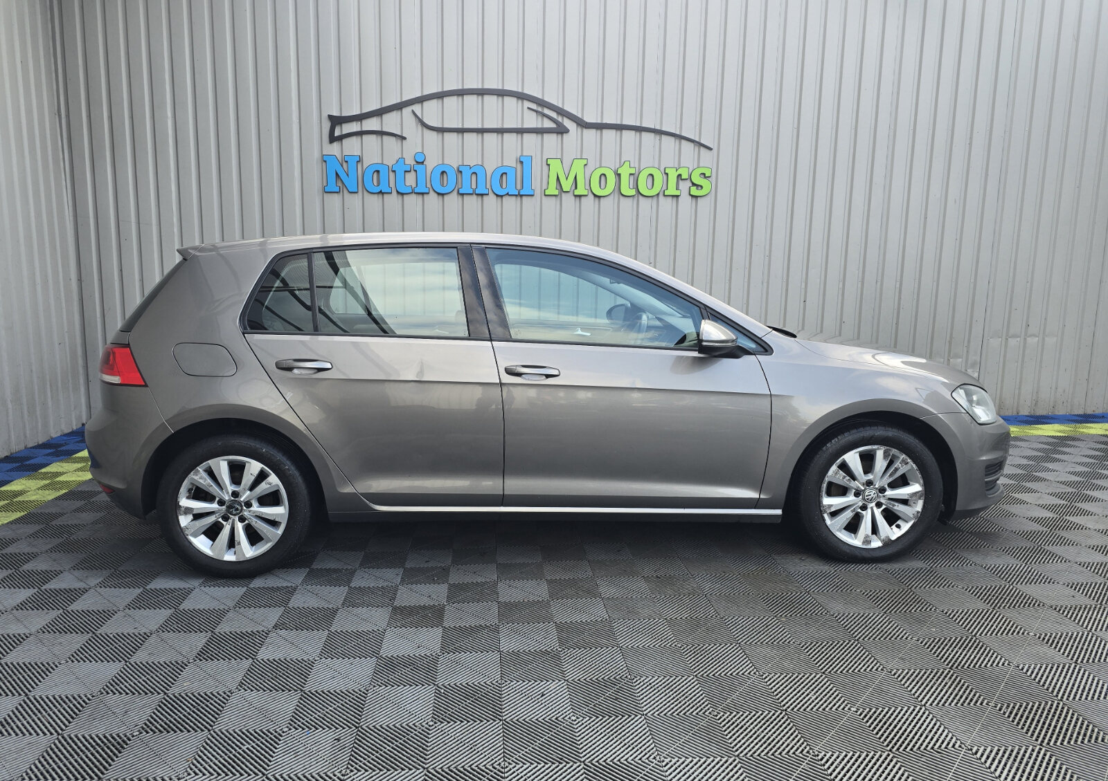 2013 Volkswagen Golf 1.6 TDI BLUEMOTION - Image 2