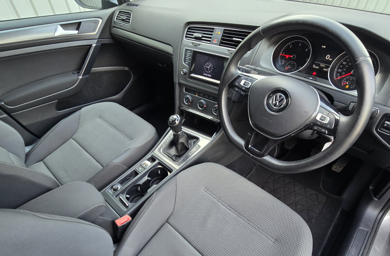 2013 Volkswagen Golf 1.6 TDI BLUEMOTION - Image 11