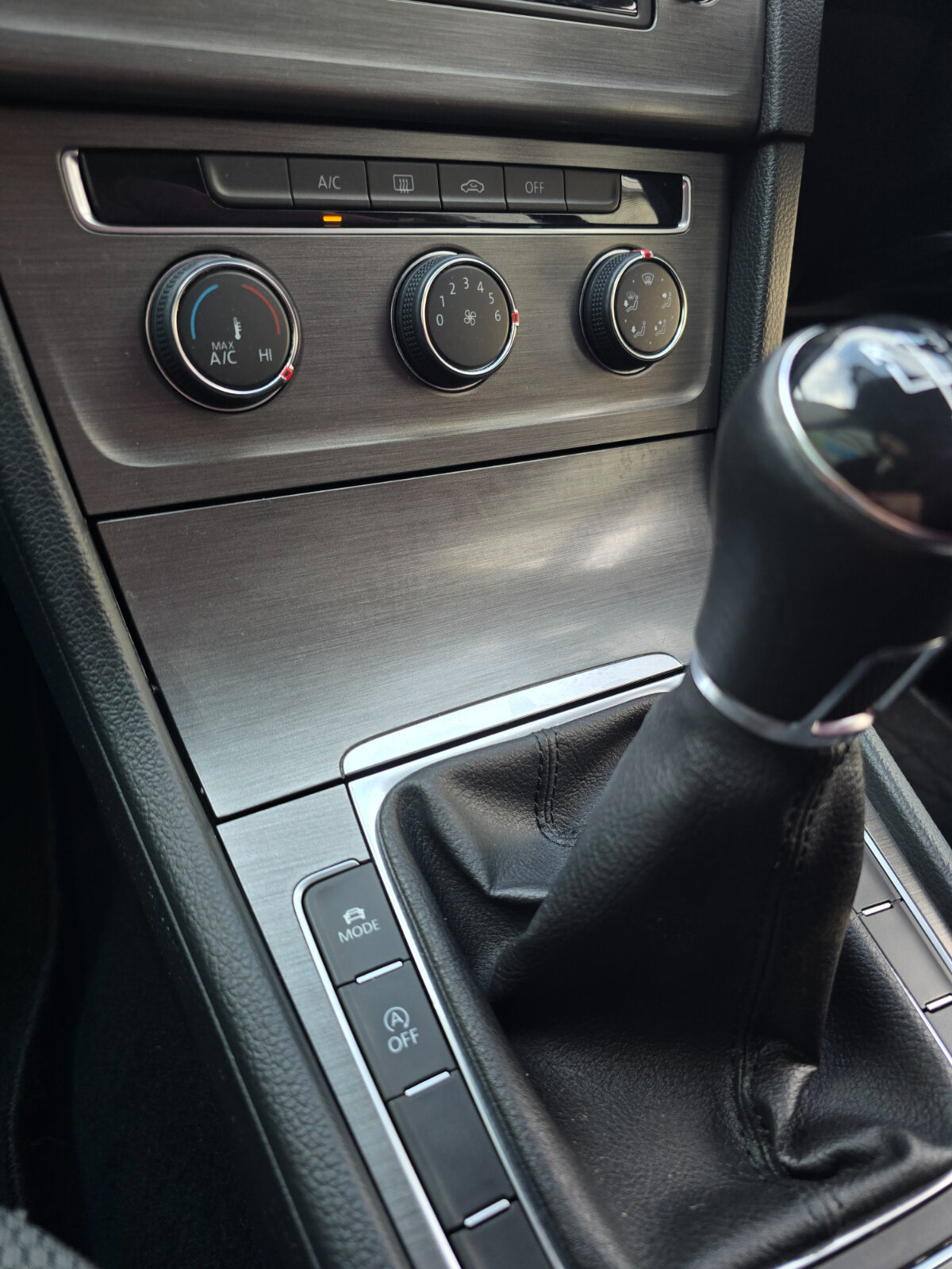 2013 Volkswagen Golf 1.6 TDI BLUEMOTION - Image 14