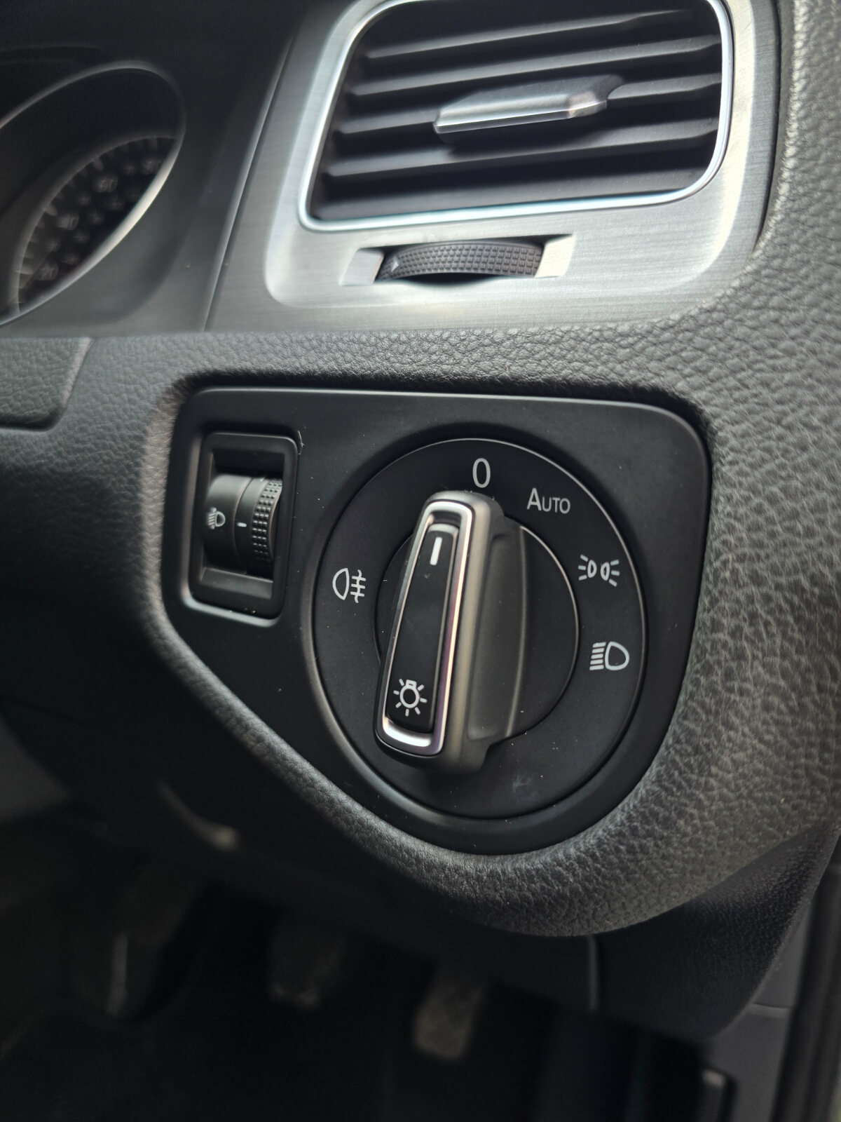 2013 Volkswagen Golf 1.6 TDI BLUEMOTION - Image 17
