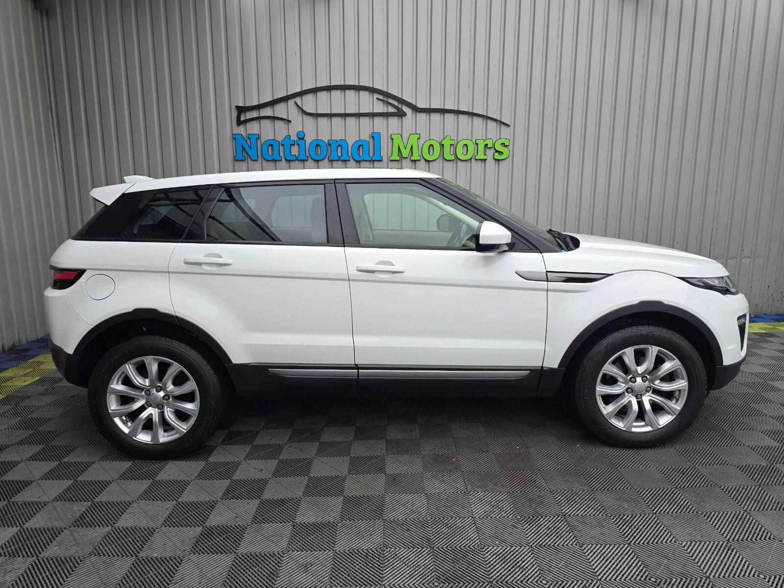 2019 Range Rover 2.0 Si4 PHEV Evoque - Image 2