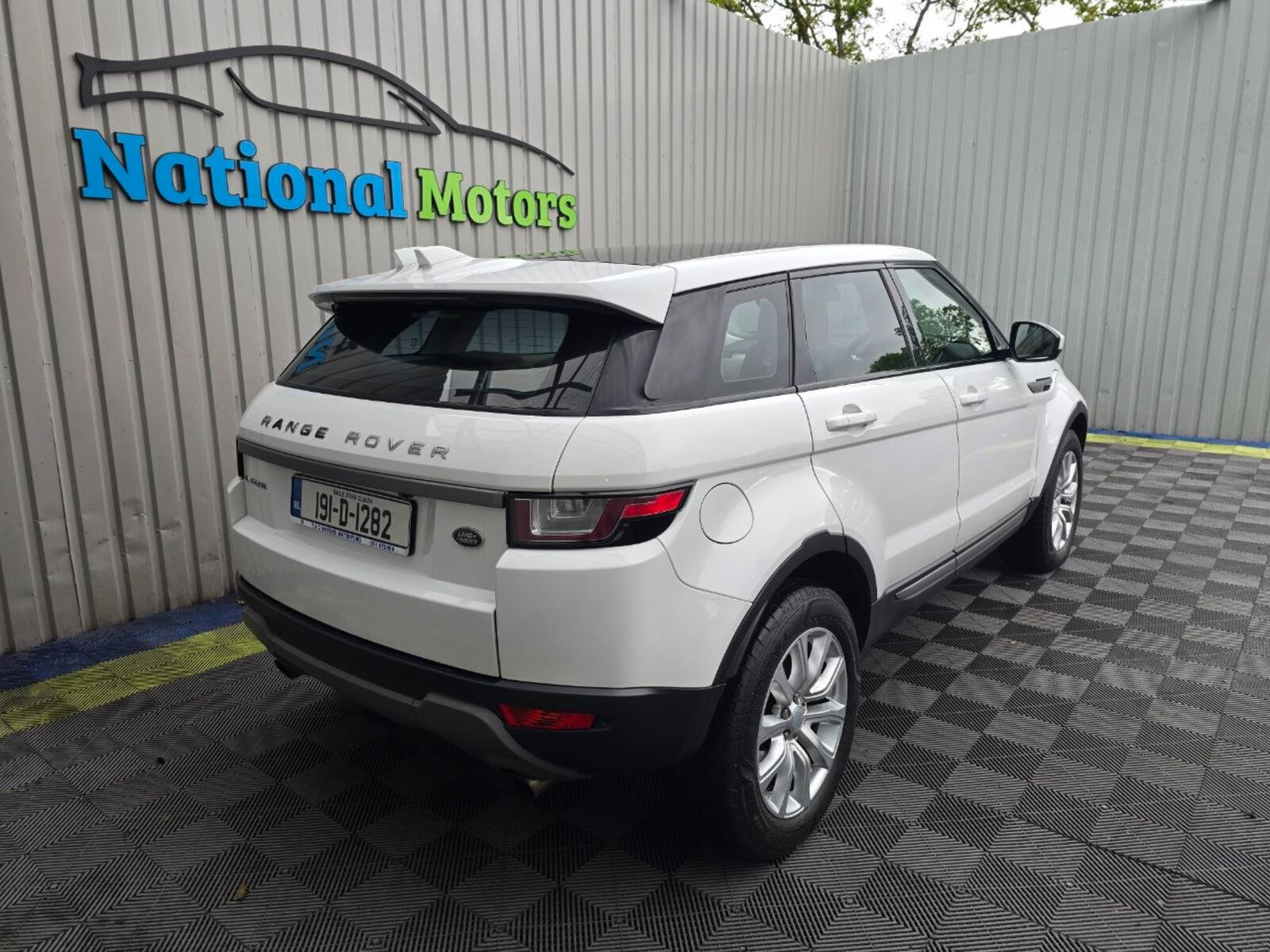 2019 Range Rover 2.0 Si4 PHEV Evoque - Image 3