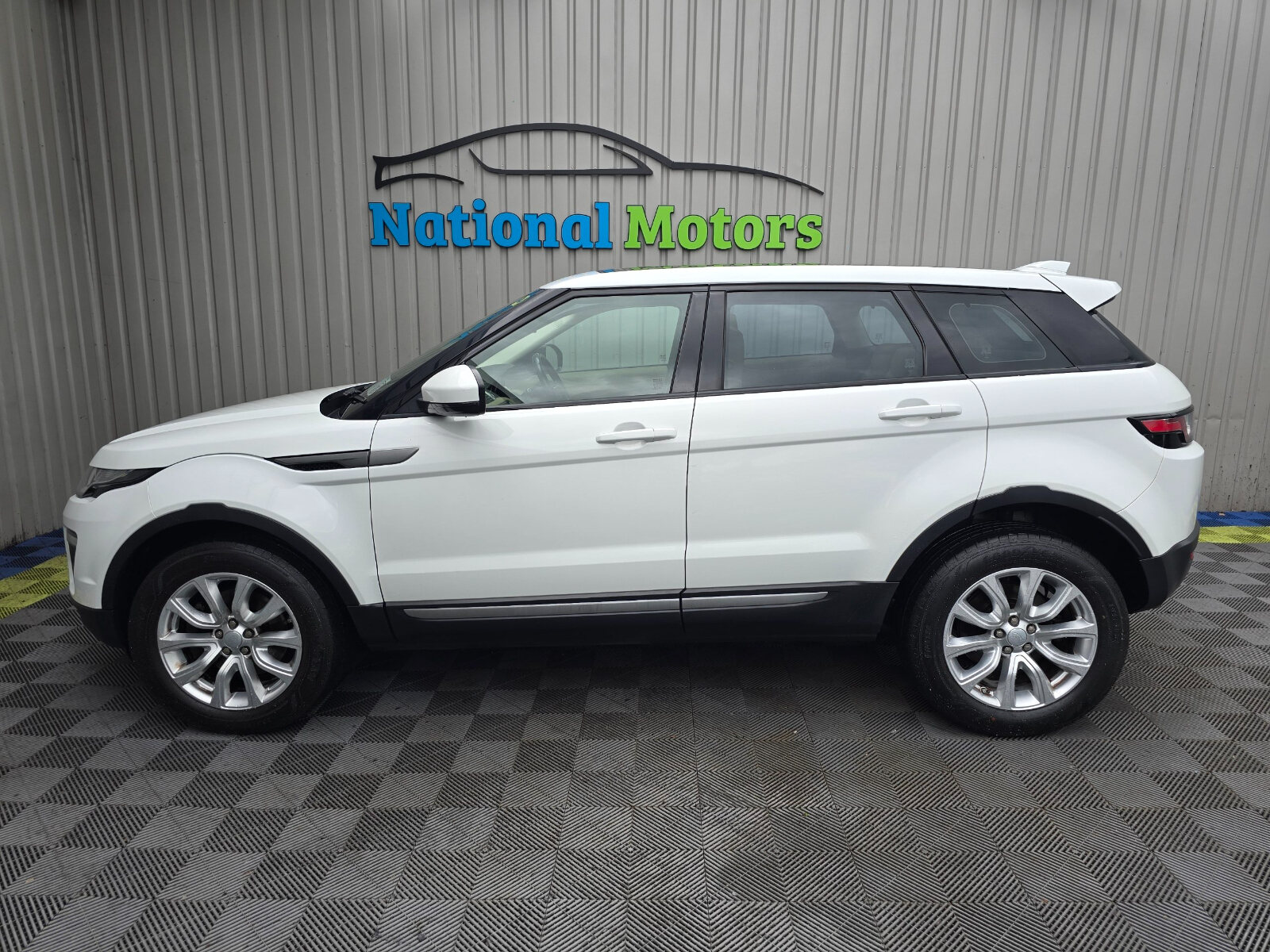 2019 Range Rover 2.0 Si4 PHEV Evoque - Image 6