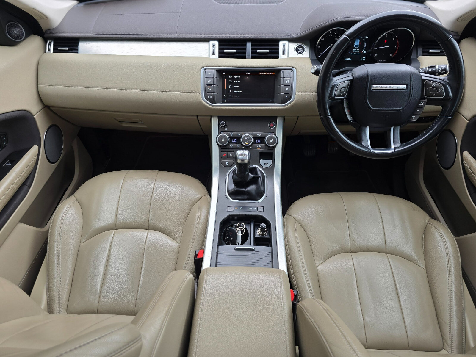 2019 Range Rover 2.0 Si4 PHEV Evoque - Image 12