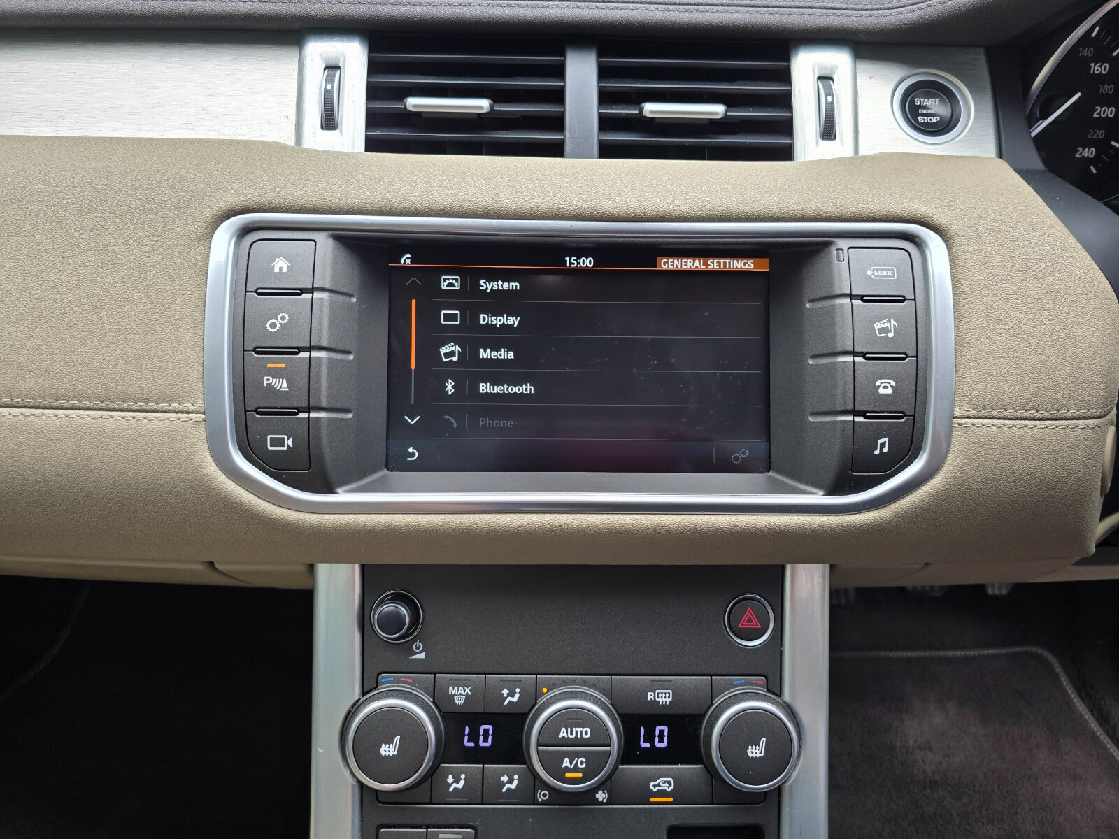 2019 Range Rover 2.0 Si4 PHEV Evoque - Image 14