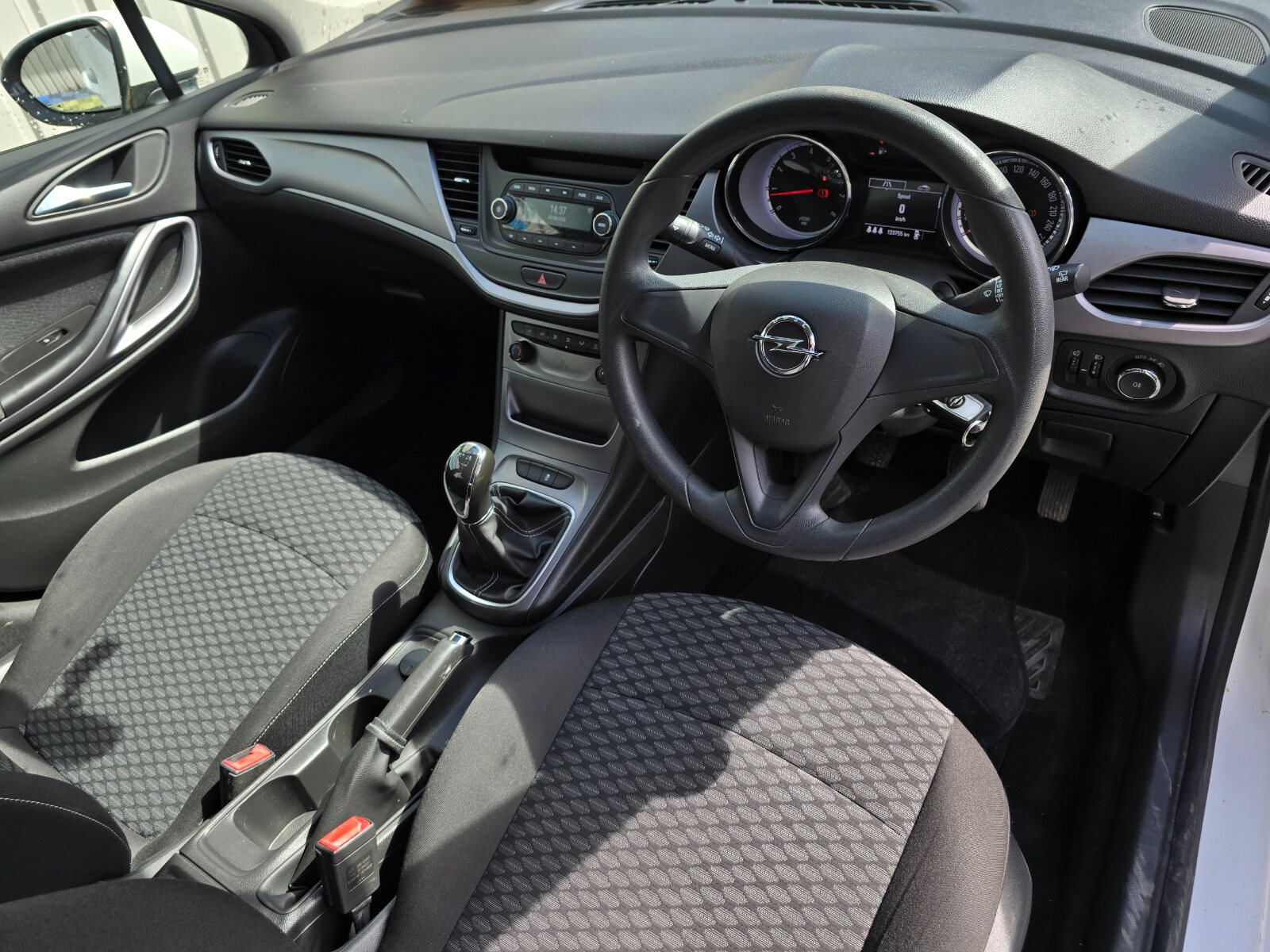 2016 Opel Astra 1.4 Petrol - Image 11