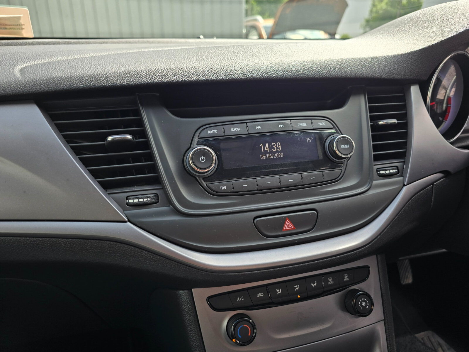2016 Opel Astra 1.4 Petrol - Image 13