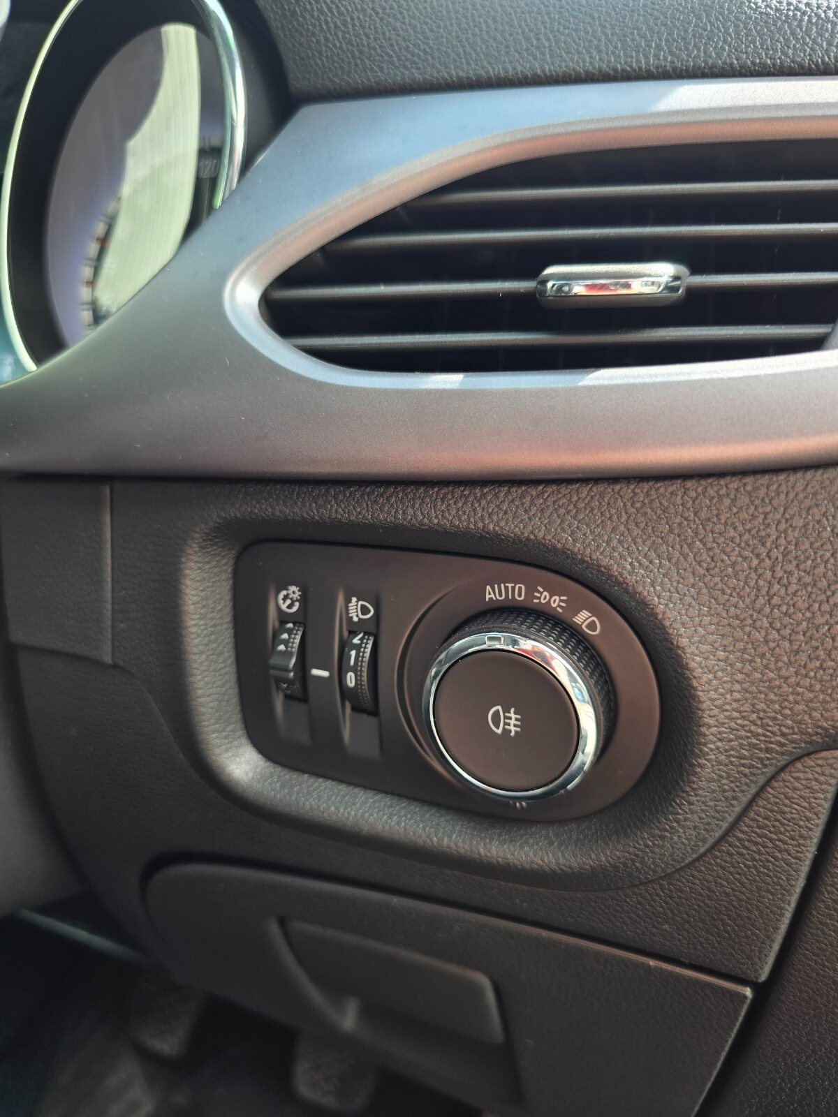 2016 Opel Astra 1.4 Petrol - Image 15