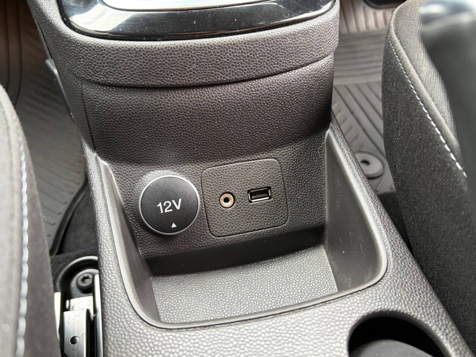 2015 Ford Fiesta Zetec 1.0 Petrol - Image 14