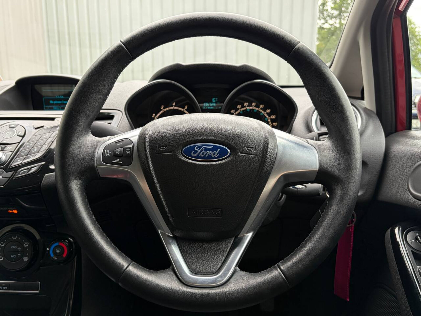 2015 Ford Fiesta Zetec 1.0 Petrol - Image 17