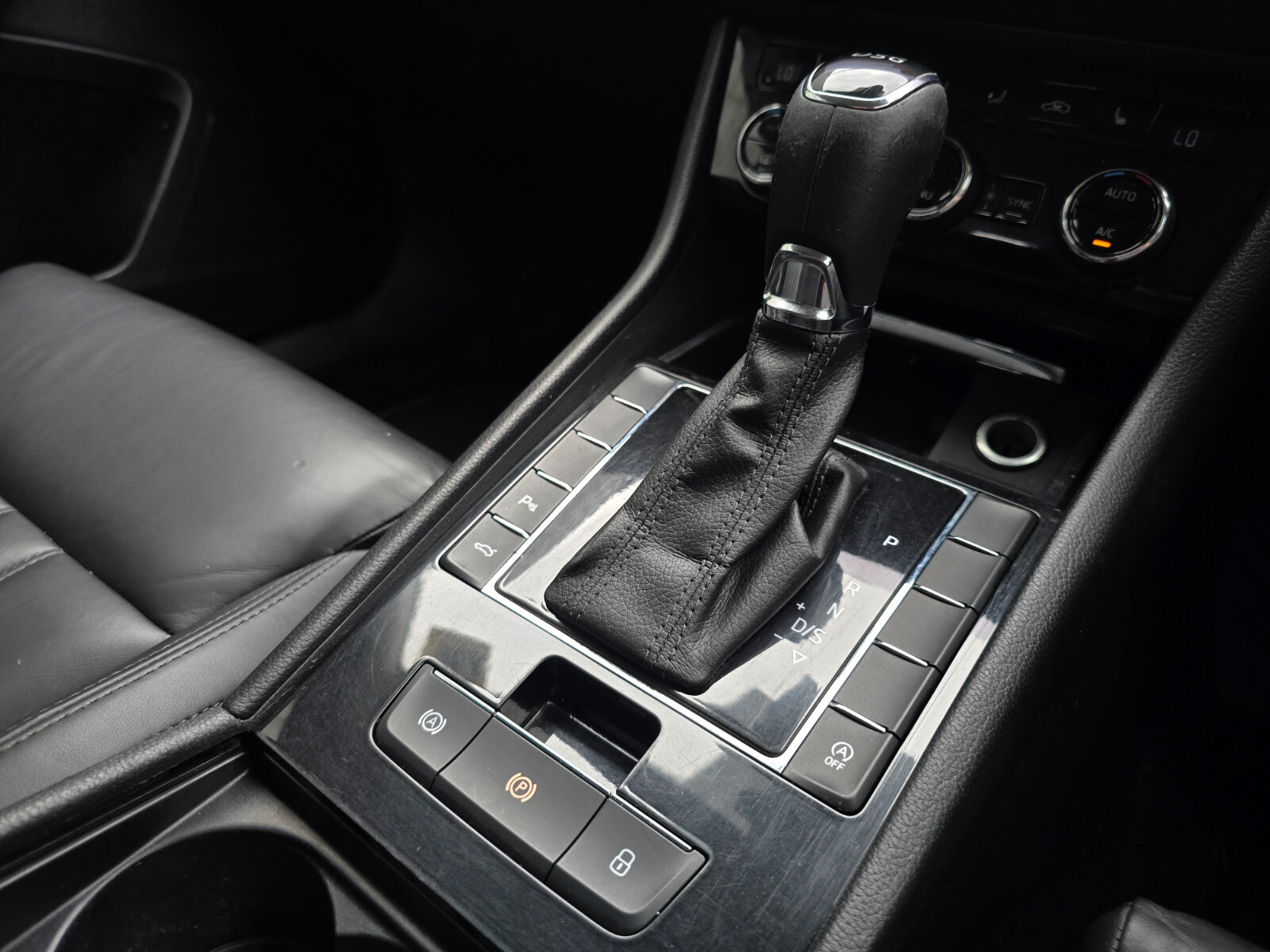 2018 Skoda Superb 2.0 150bhp Automatic - Image 14