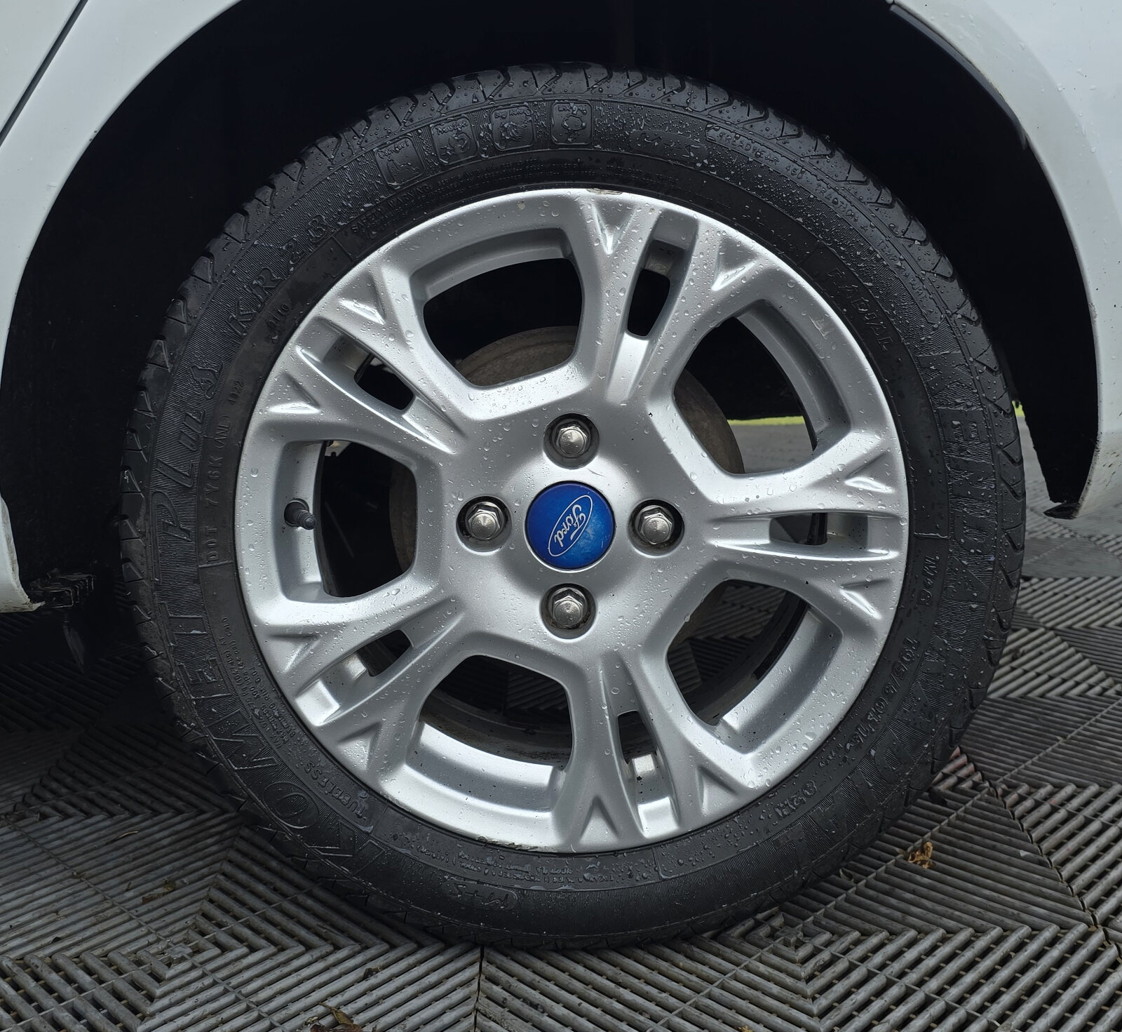 2014 Ford Fiesta 1.25 Zetec Petrol - Image 9