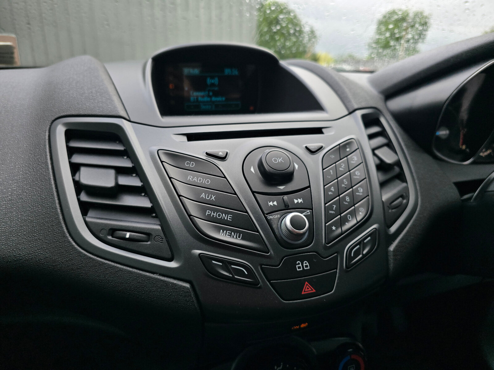 2014 Ford Fiesta 1.25 Zetec Petrol - Image 15