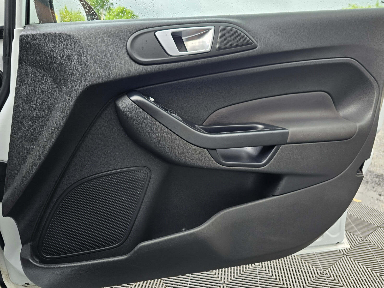 2014 Ford Fiesta 1.25 Zetec Petrol - Image 18