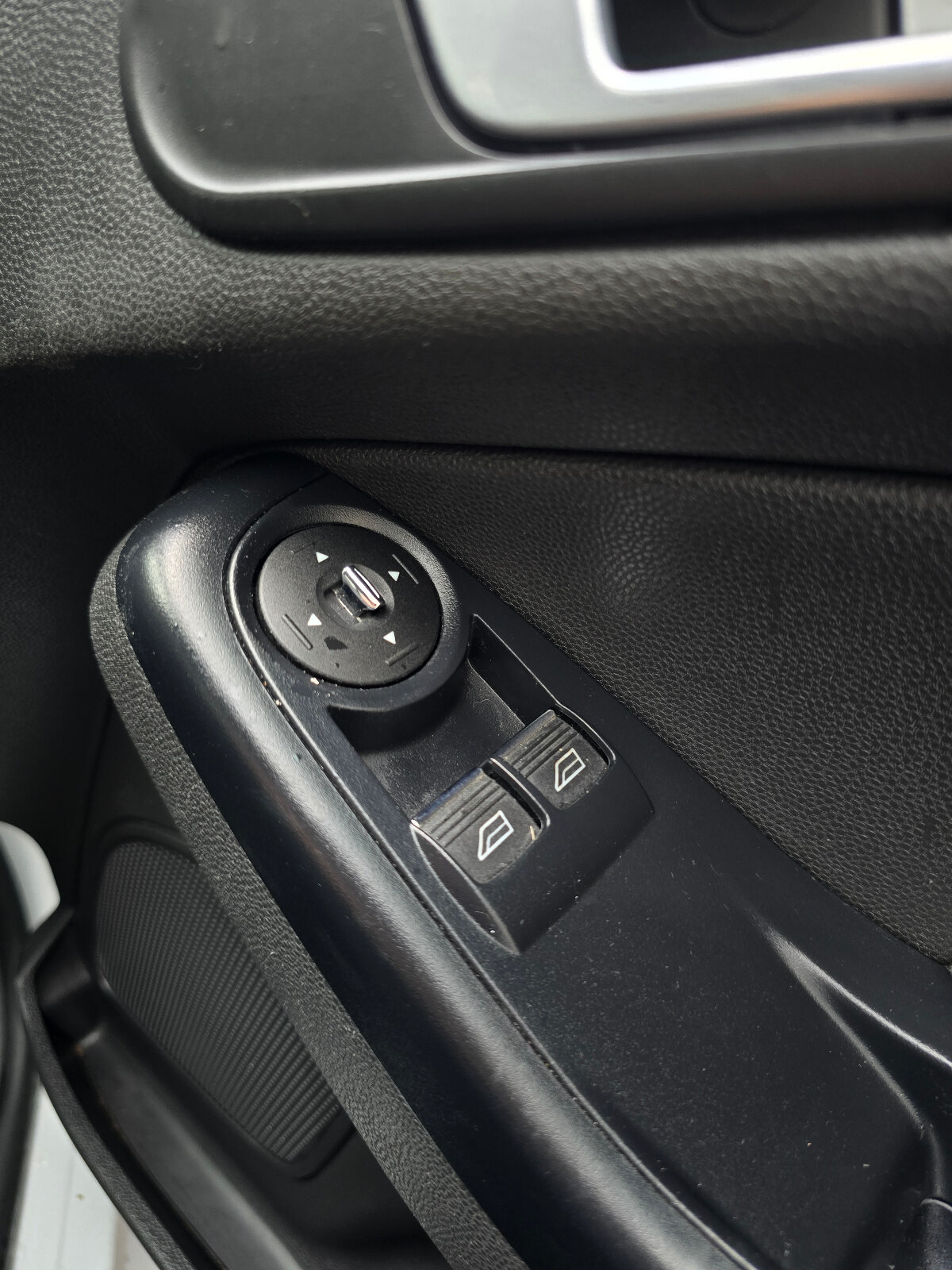2014 Ford Fiesta 1.25 Zetec Petrol - Image 19