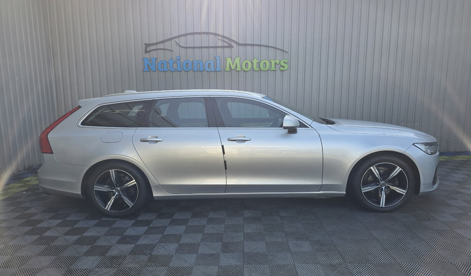 2018 Volvo V90 2.0 R-Design 190hp Automatic - Image 2