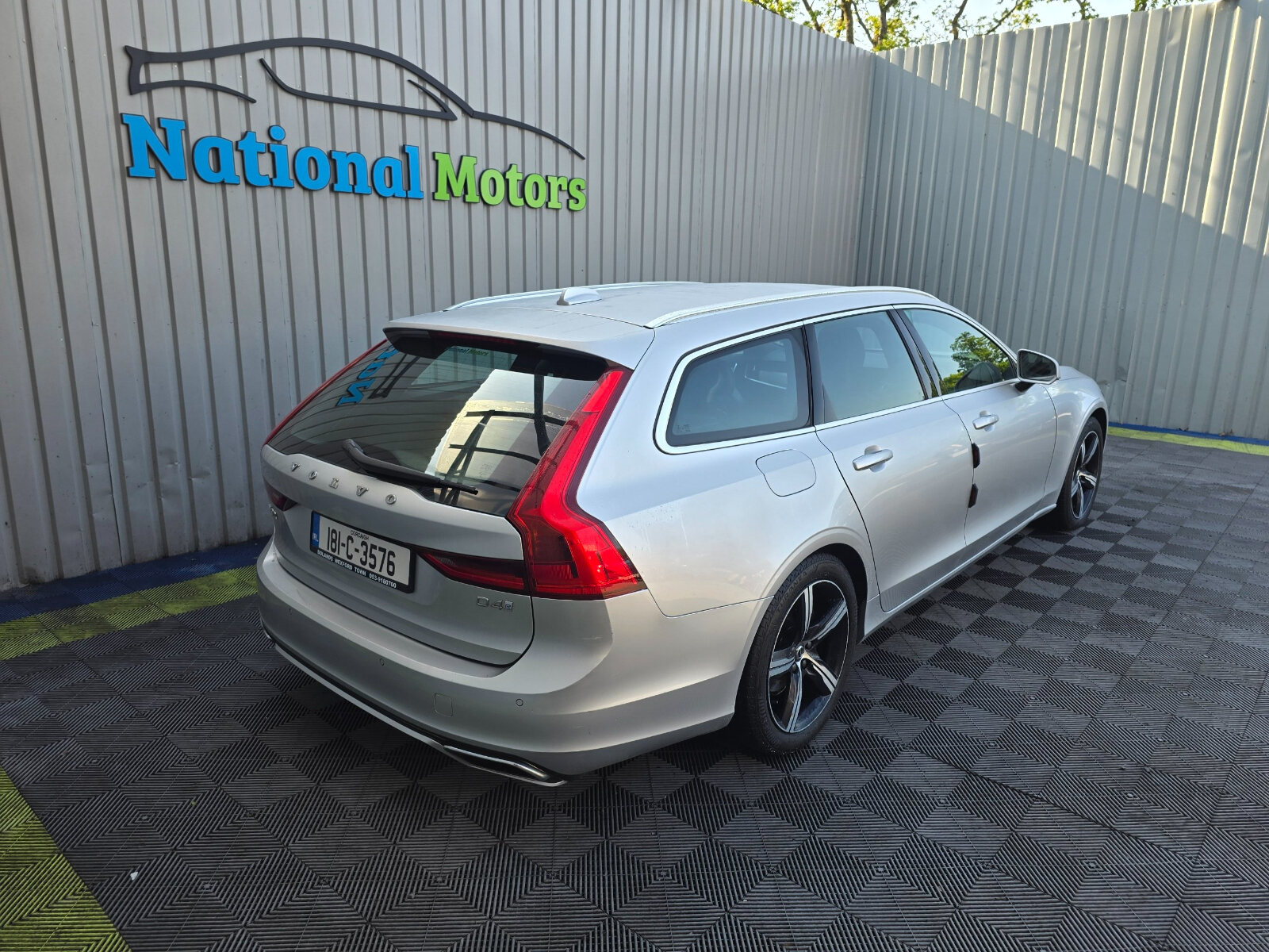 2018 Volvo V90 2.0 R-Design 190hp Automatic - Image 3