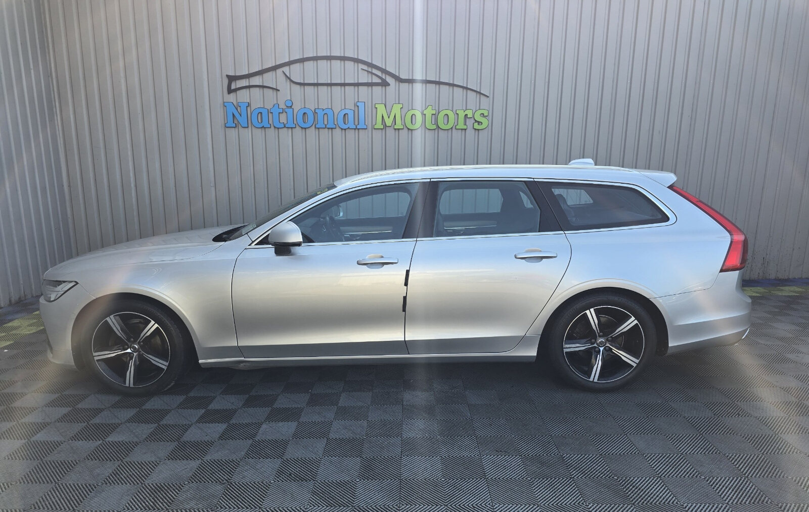 2018 Volvo V90 2.0 R-Design 190hp Automatic - Image 6