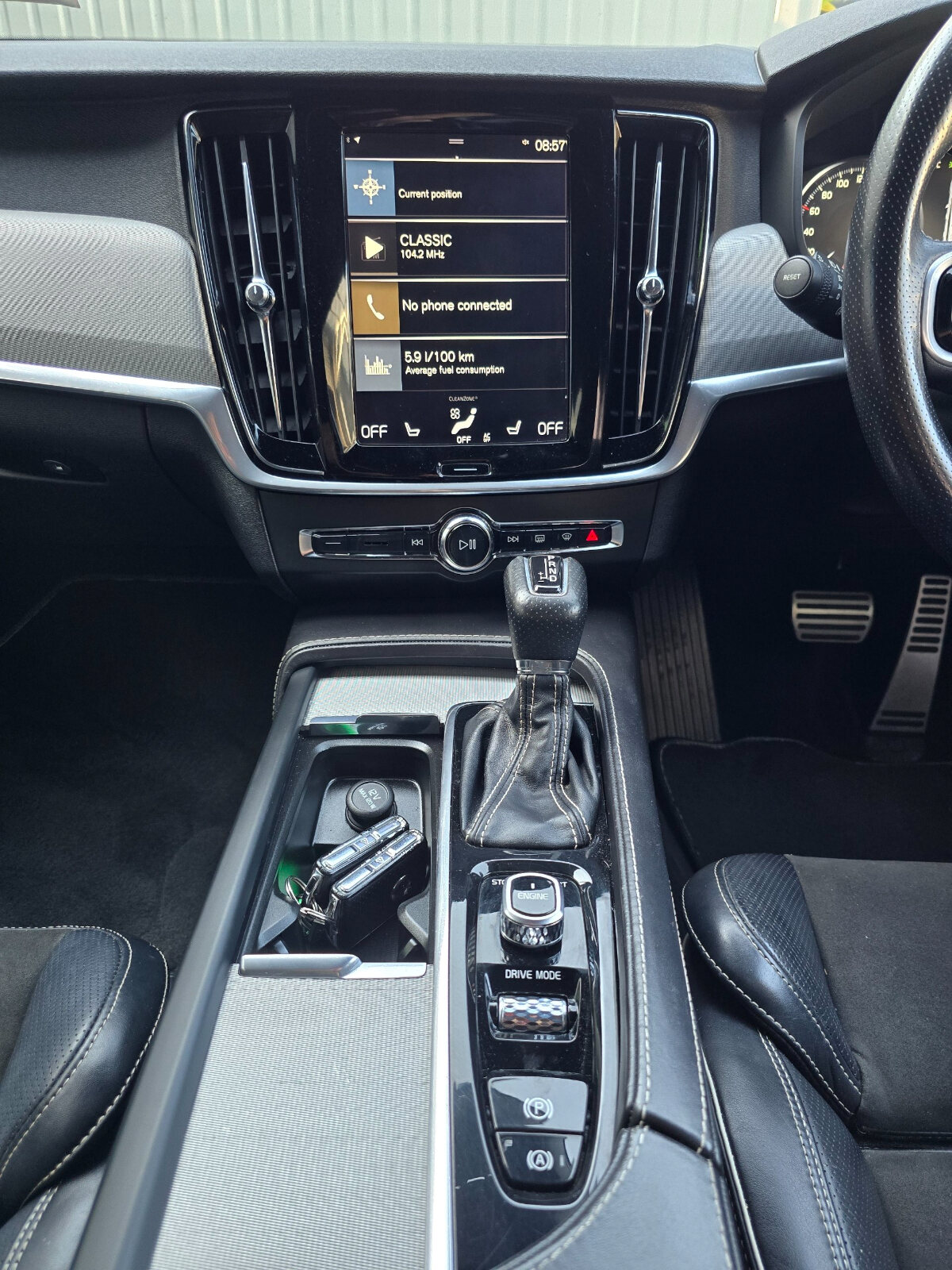 2018 Volvo V90 2.0 R-Design 190hp Automatic - Image 12