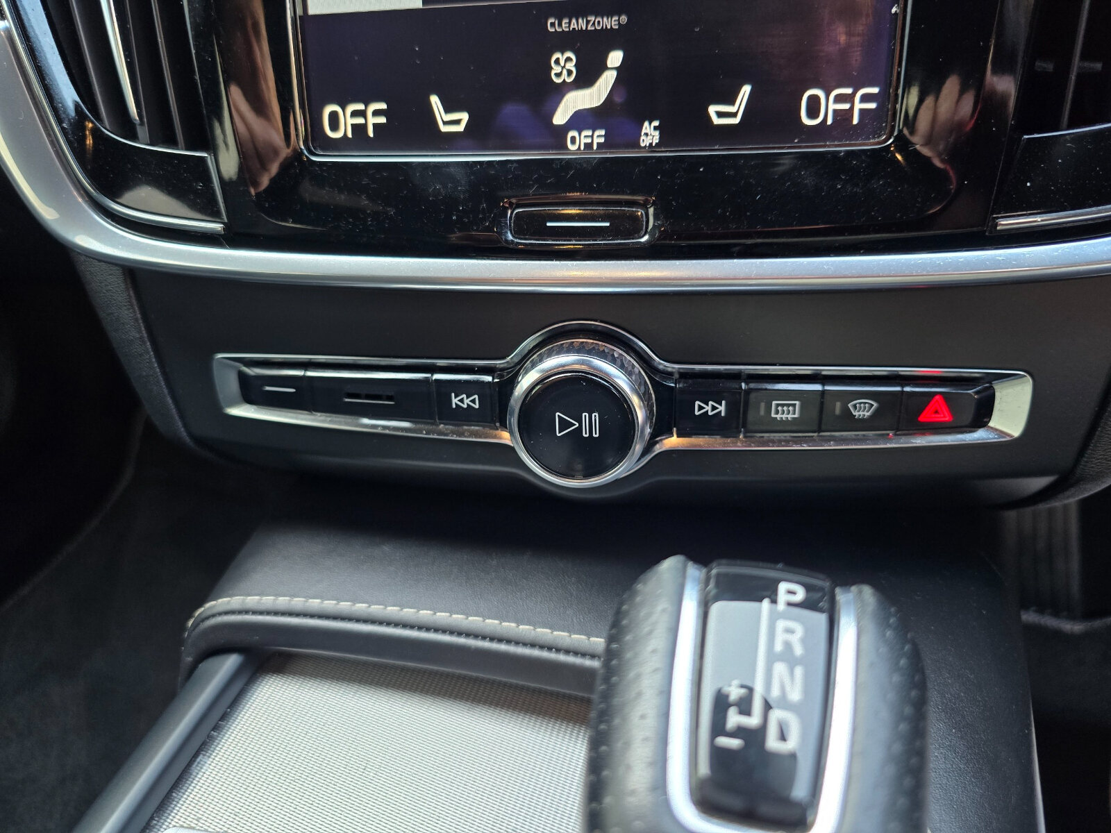 2018 Volvo V90 2.0 R-Design 190hp Automatic - Image 13