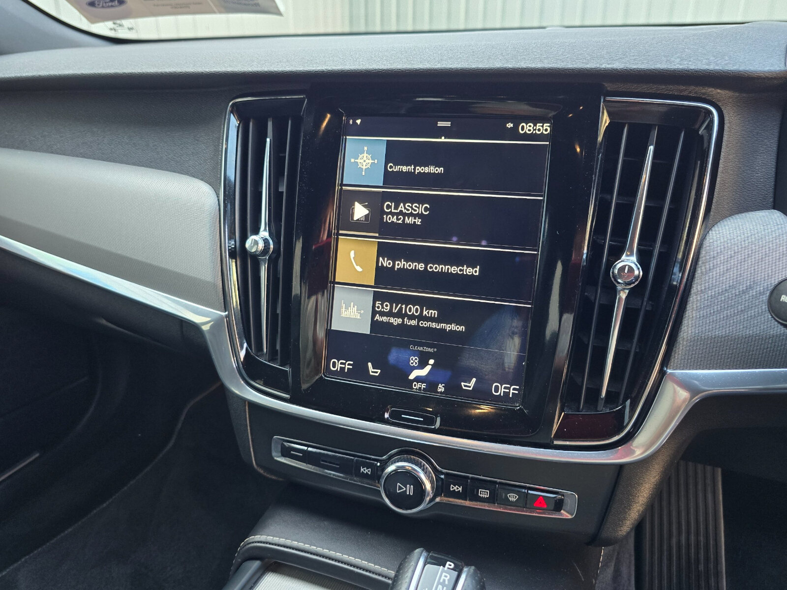 2018 Volvo V90 2.0 R-Design 190hp Automatic - Image 14