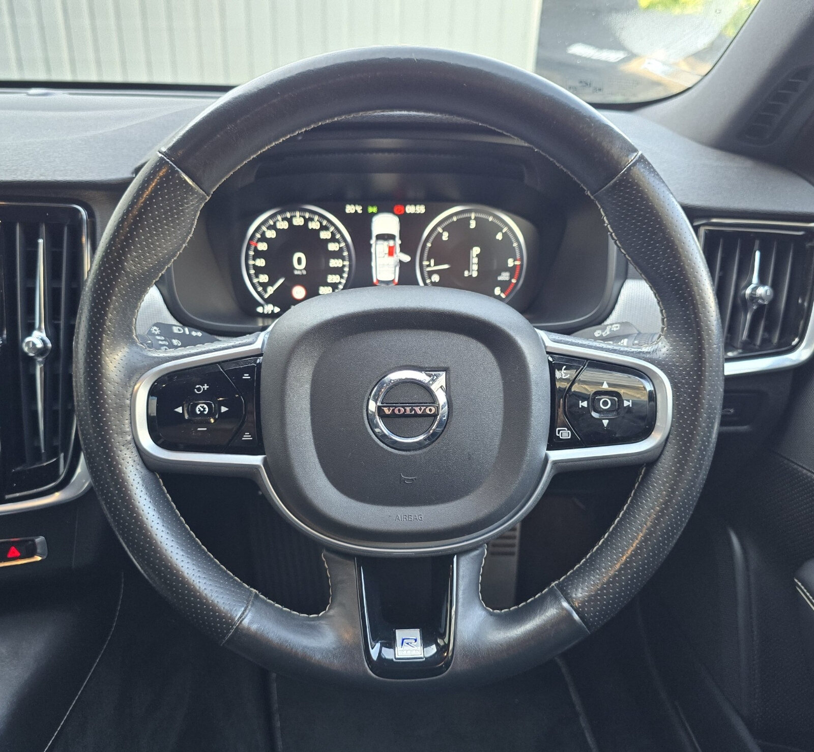 2018 Volvo V90 2.0 R-Design 190hp Automatic - Image 16