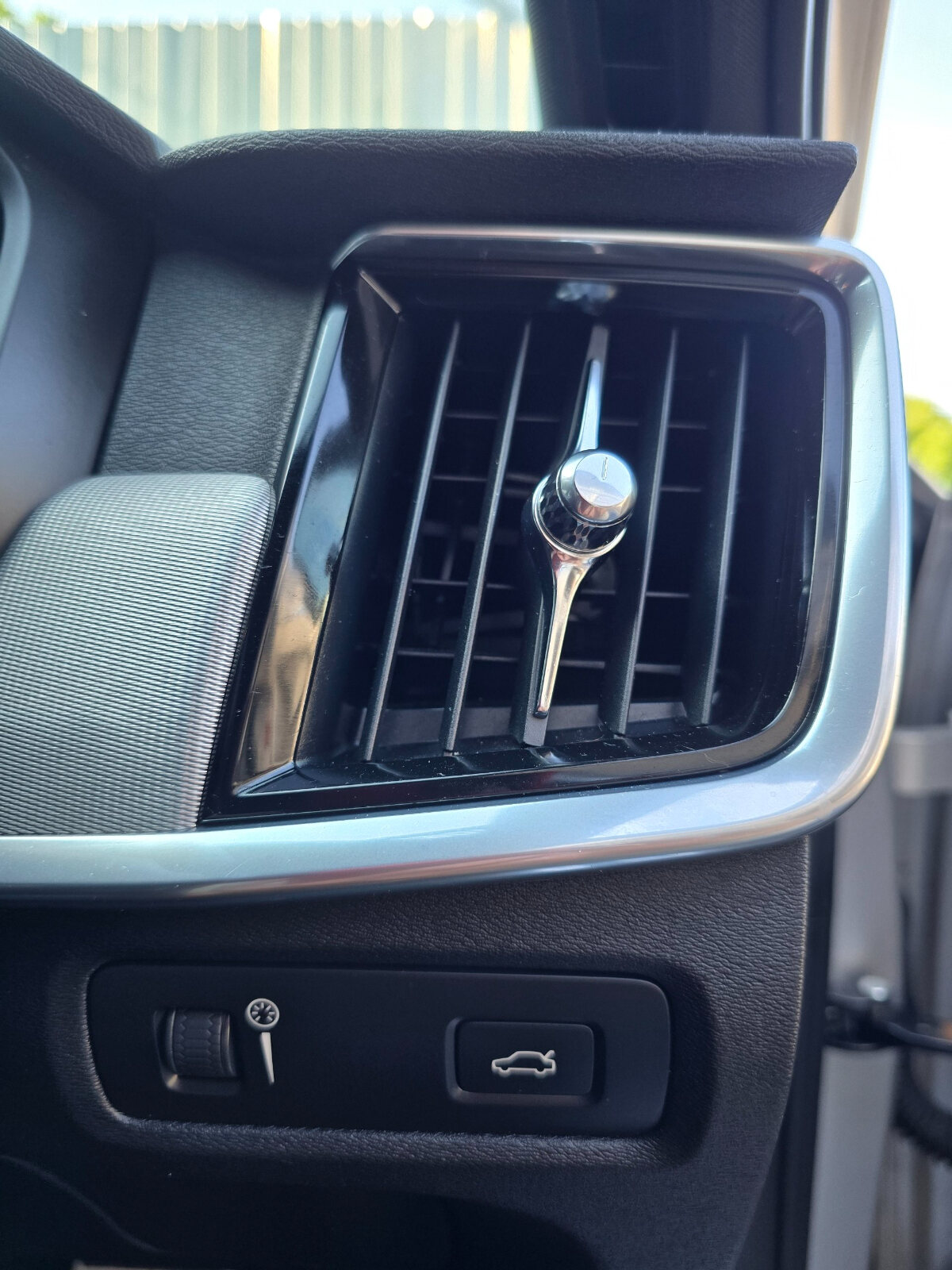 2018 Volvo V90 2.0 R-Design 190hp Automatic - Image 17
