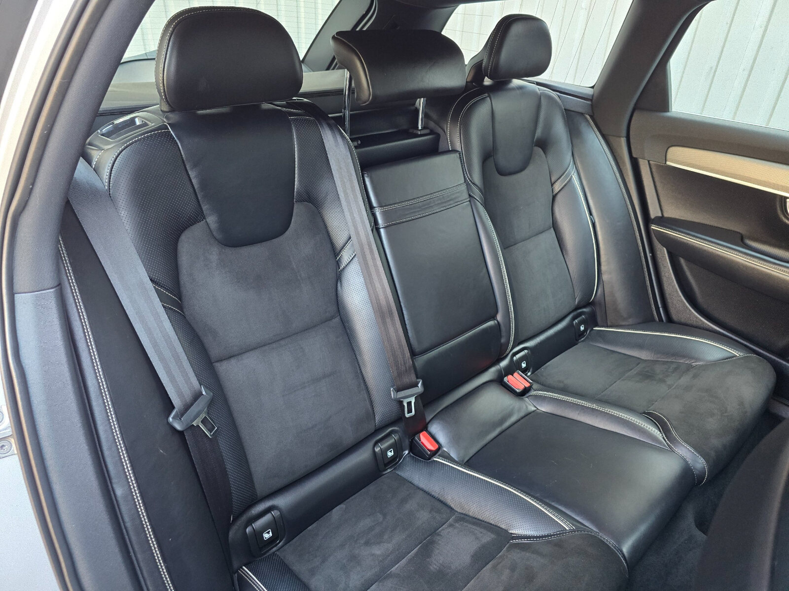 2018 Volvo V90 2.0 R-Design 190hp Automatic - Image 20