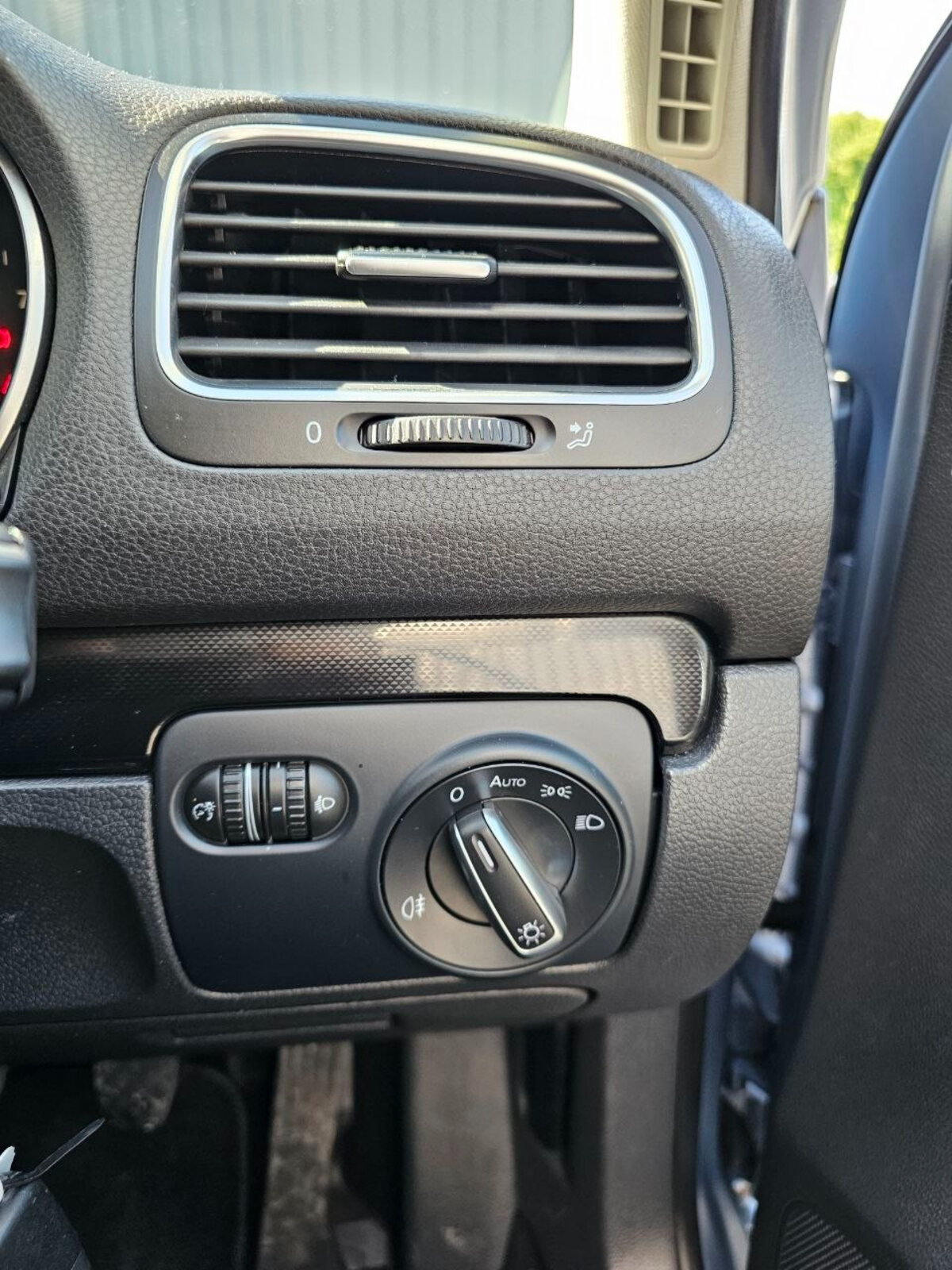 2010 Volkswagen Golf 1.6 TDI - Image 16