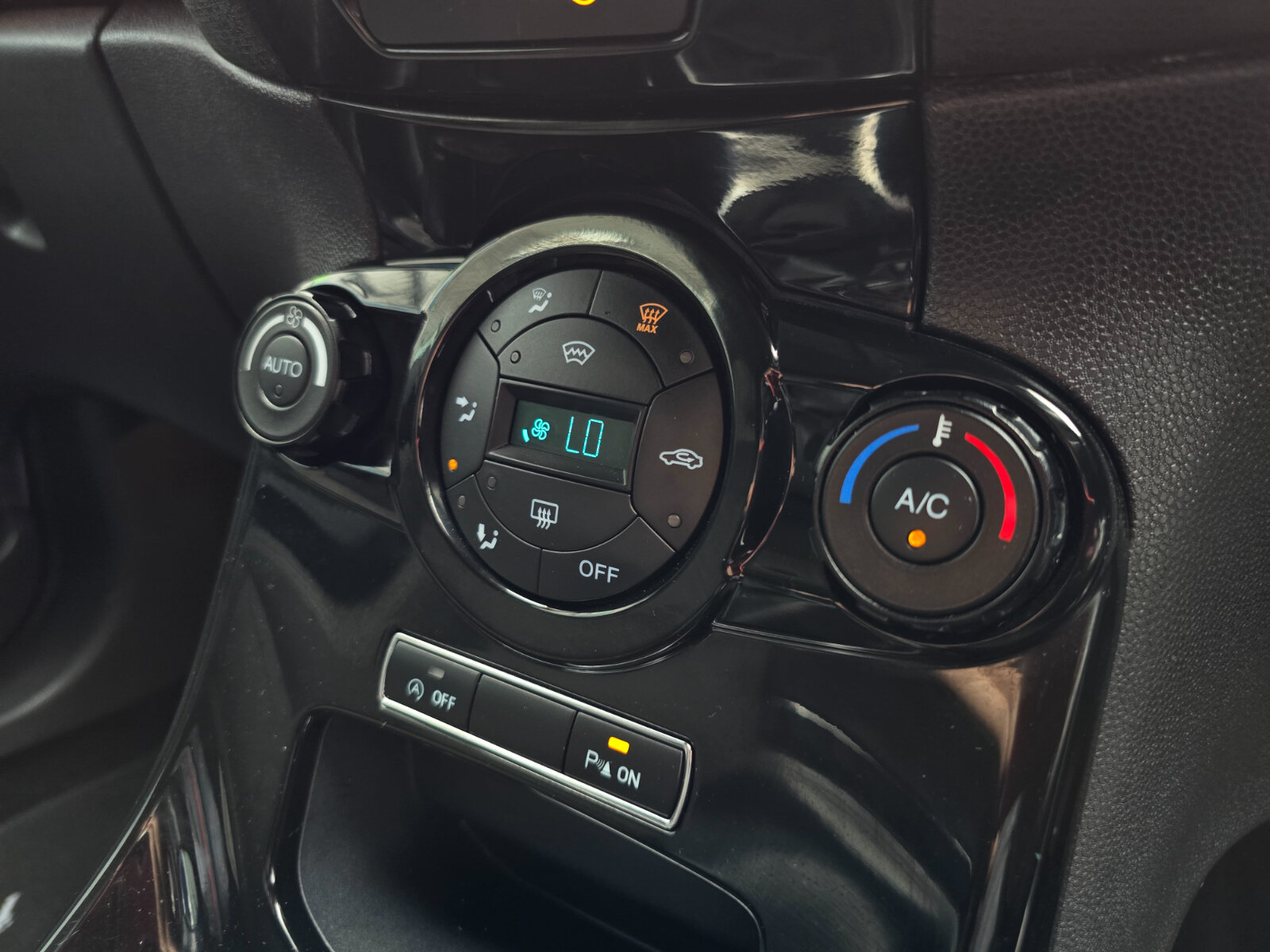 2016 Ford Fiesta Titanium 1.0 Petrol - Image 15