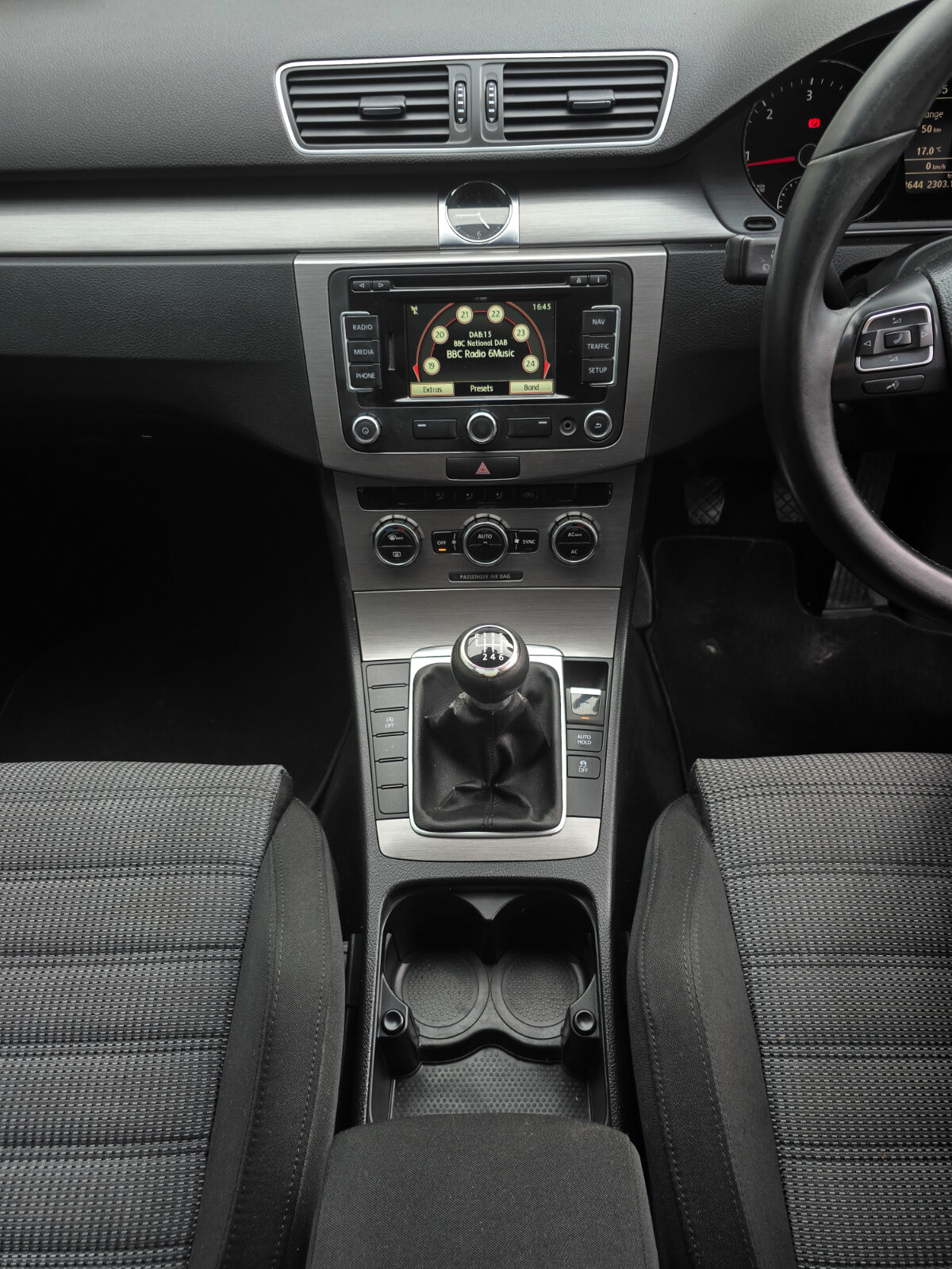 2012 Volkswagen Passat 2.0 TDI COMFORTLINE - Image 11