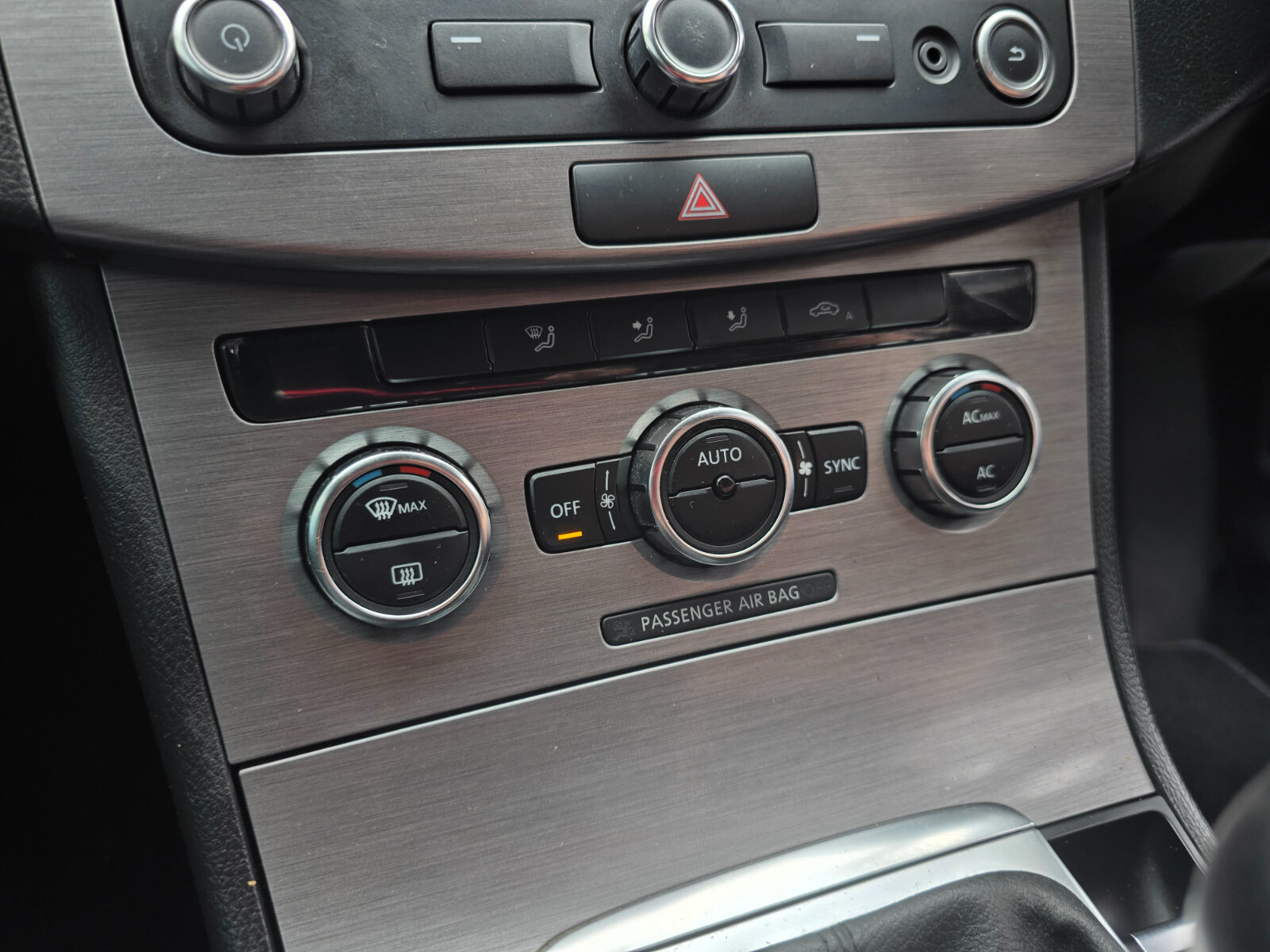 2012 Volkswagen Passat 2.0 TDI COMFORTLINE - Image 13