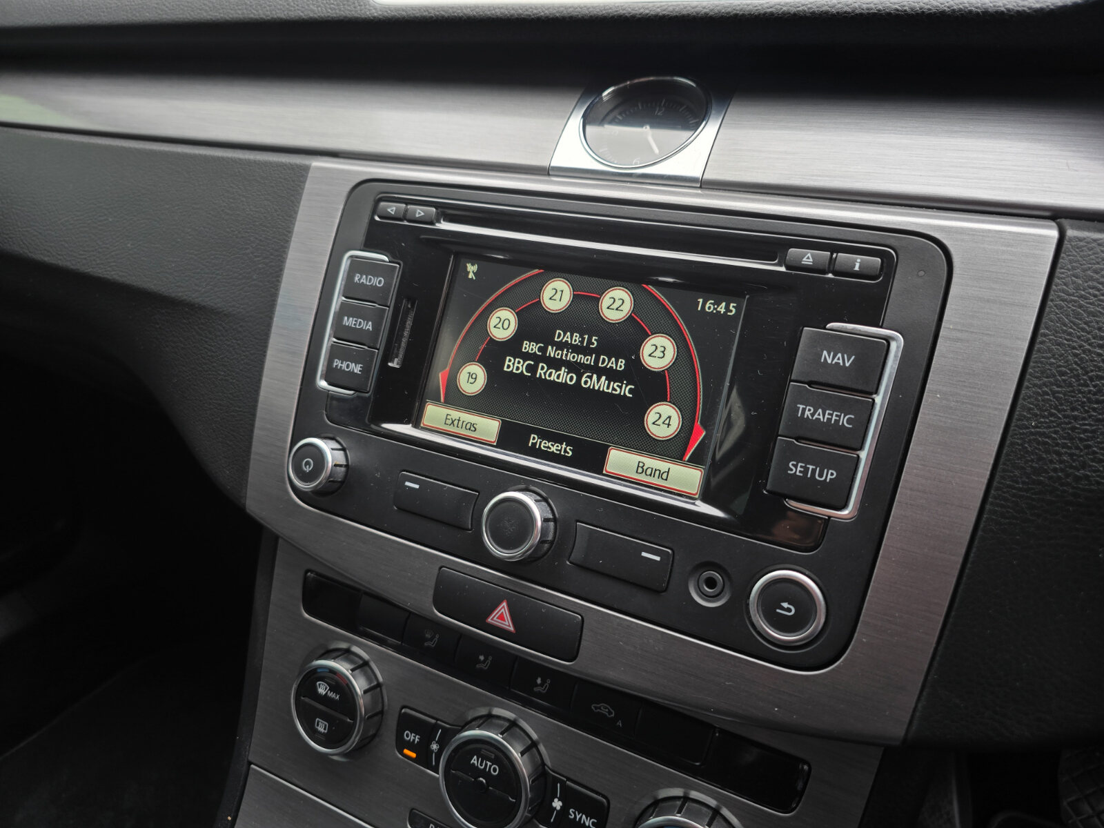 2012 Volkswagen Passat 2.0 TDI COMFORTLINE - Image 14