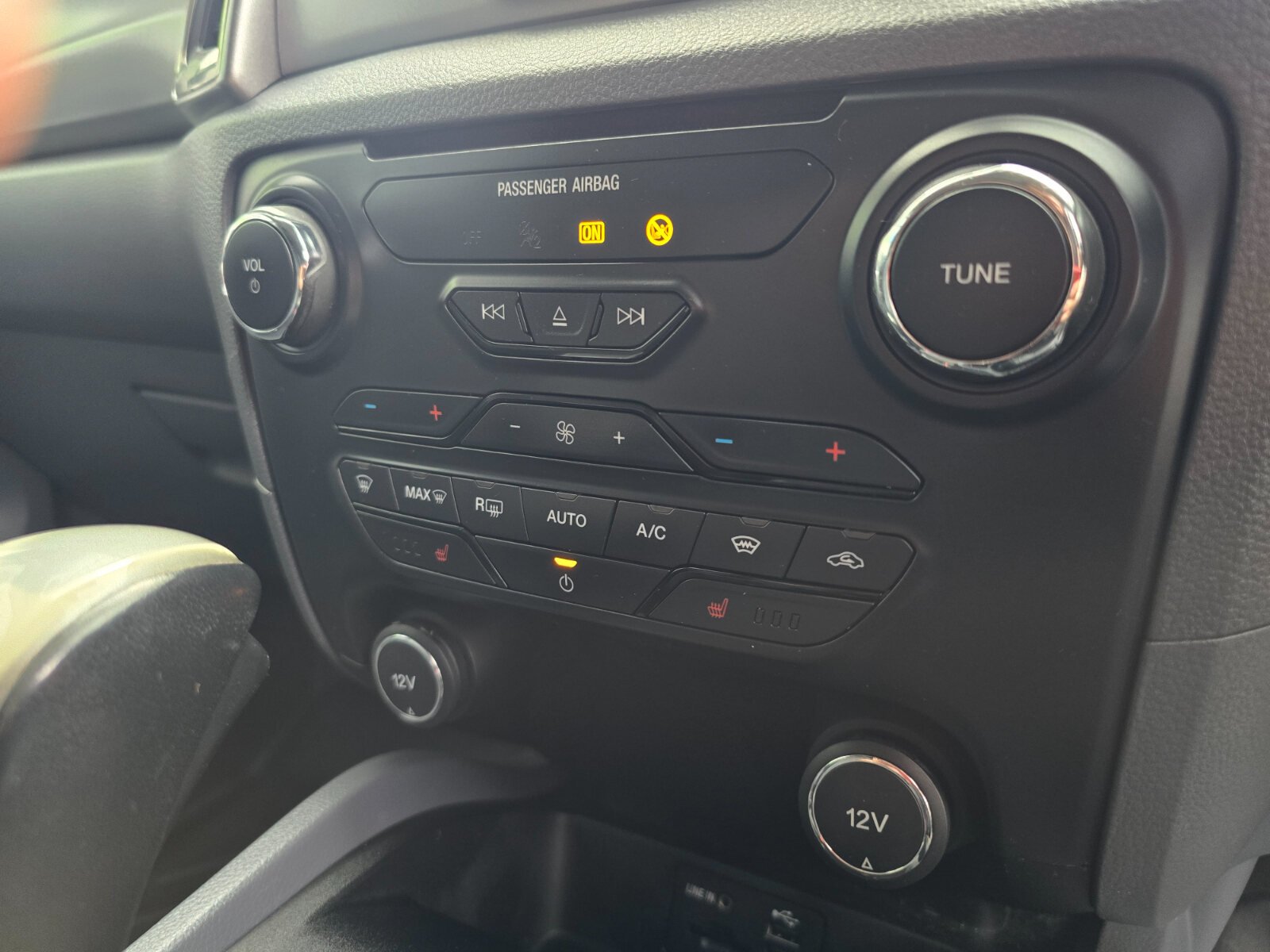 2016 Ford Ranger 2.2 TDCI 4WD AUTOMATIC - Image 15