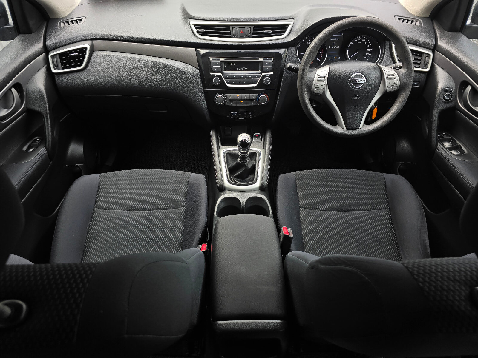 2016 Nissan Qashqai 1.2 XE Petrol - Image 10