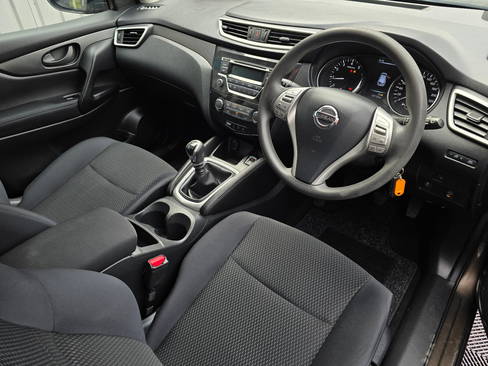 2016 Nissan Qashqai 1.2 XE Petrol - Image 11