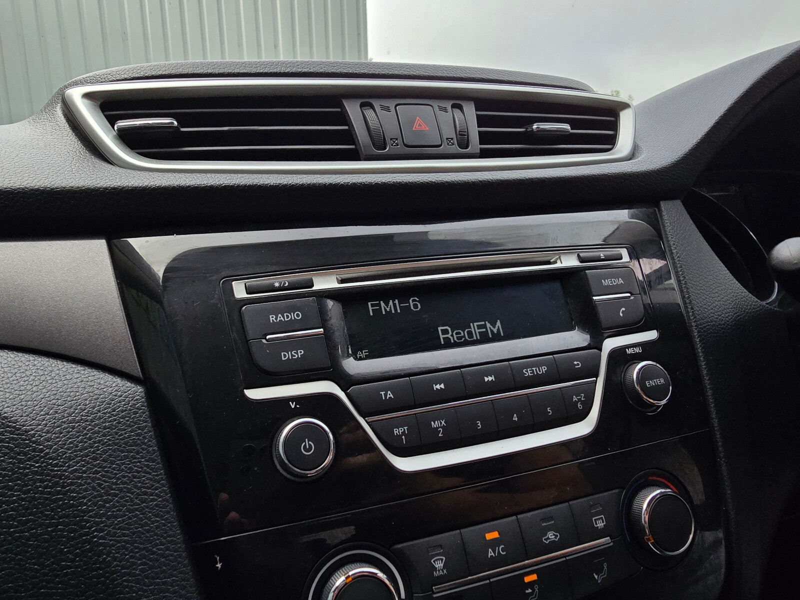 2016 Nissan Qashqai 1.2 XE Petrol - Image 15