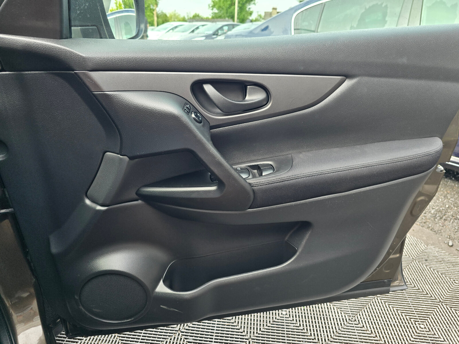 2016 Nissan Qashqai 1.2 XE Petrol - Image 18