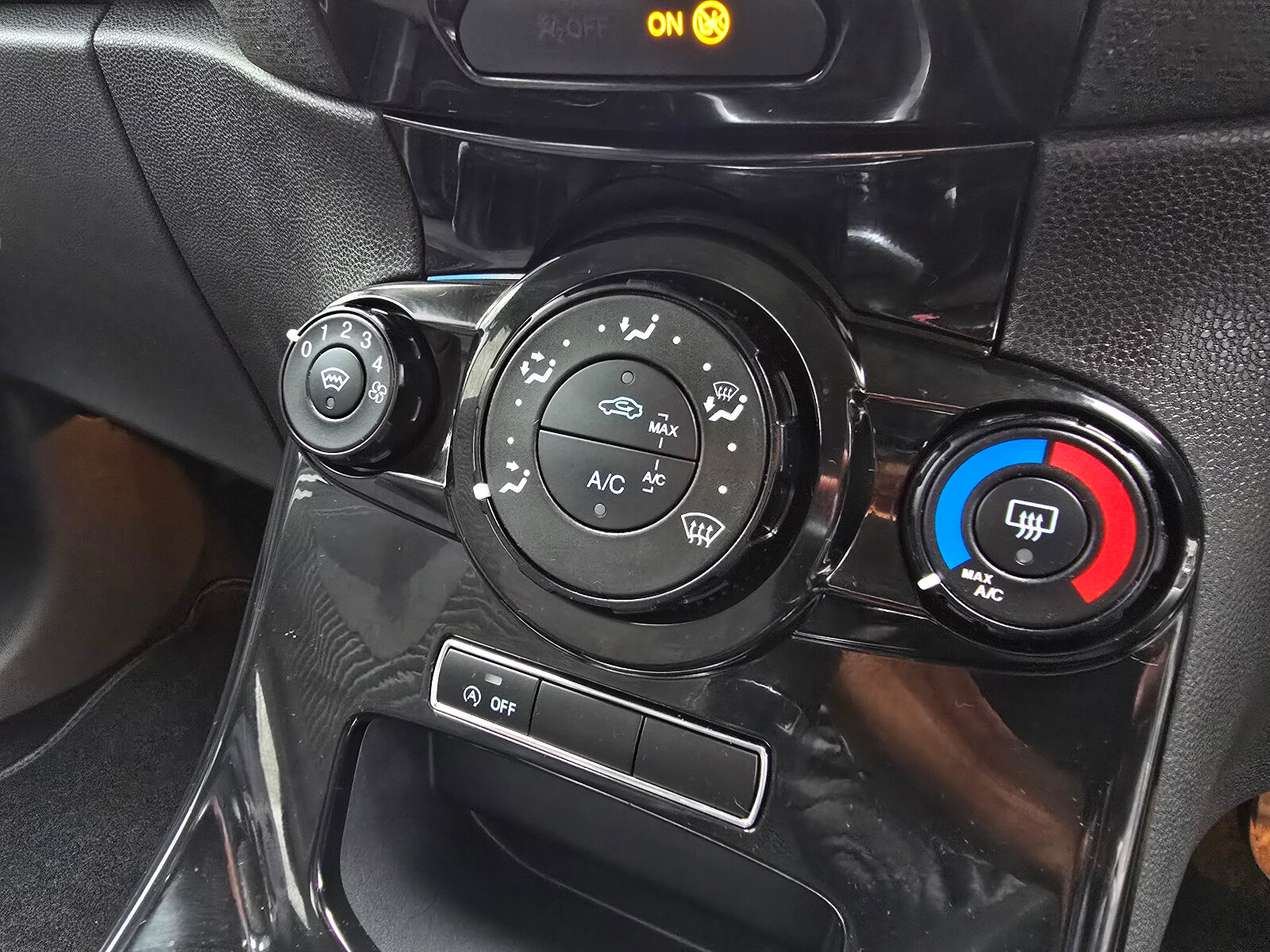 2017 Ford Fiesta 1.0 Zetec - Image 16