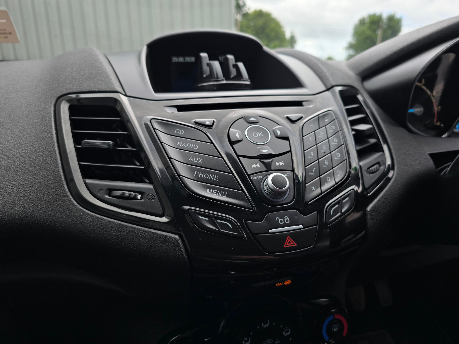 2017 Ford Fiesta 1.0 Zetec - Image 17