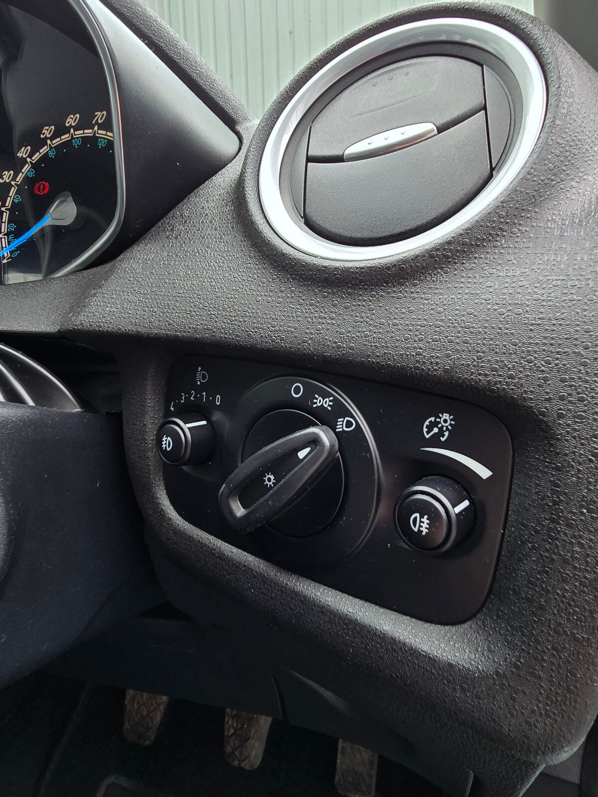 2017 Ford Fiesta 1.0 Zetec - Image 19