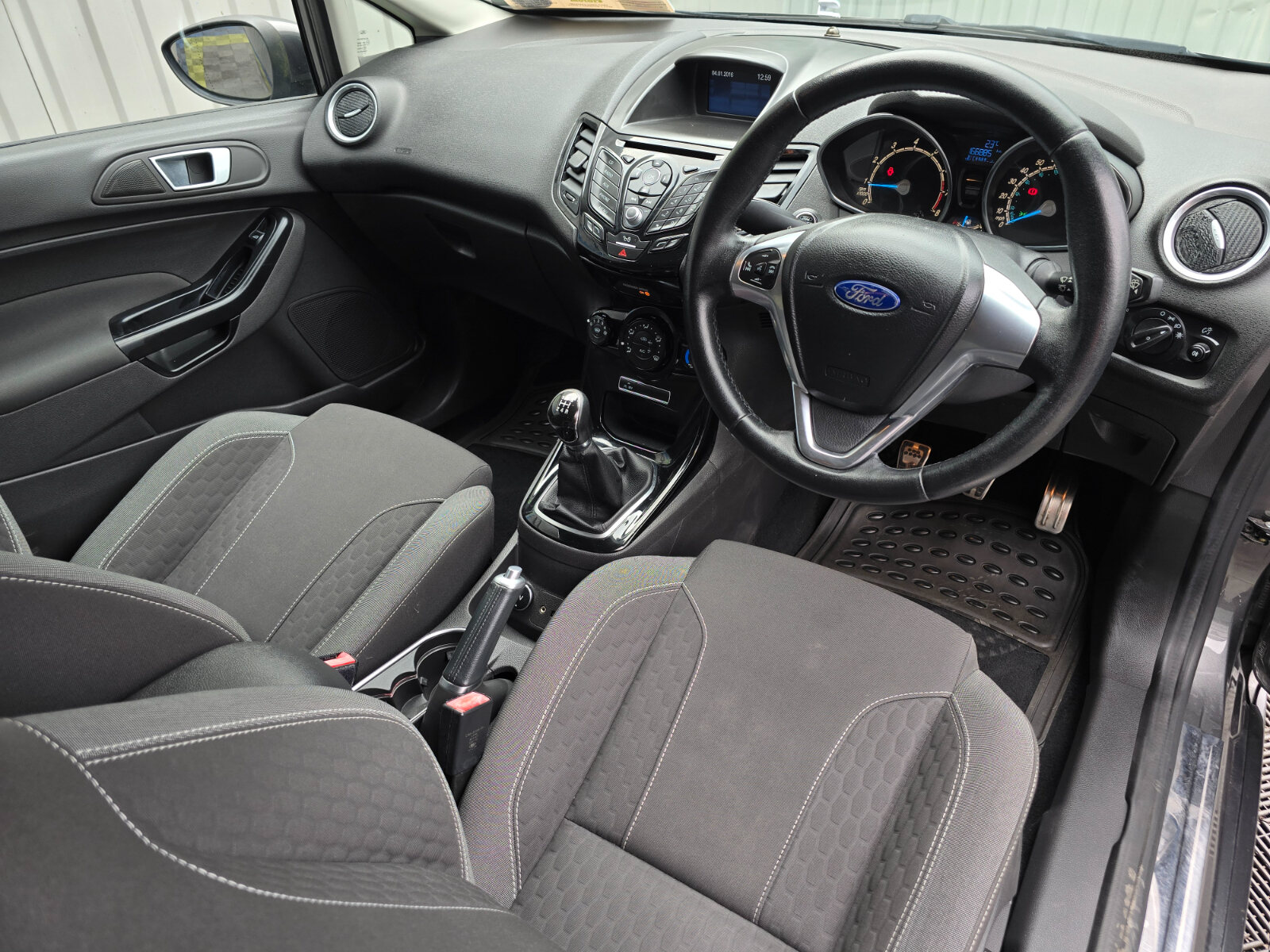 2016  Ford Fiesta 1.0 Zetec 100PS - Image 12
