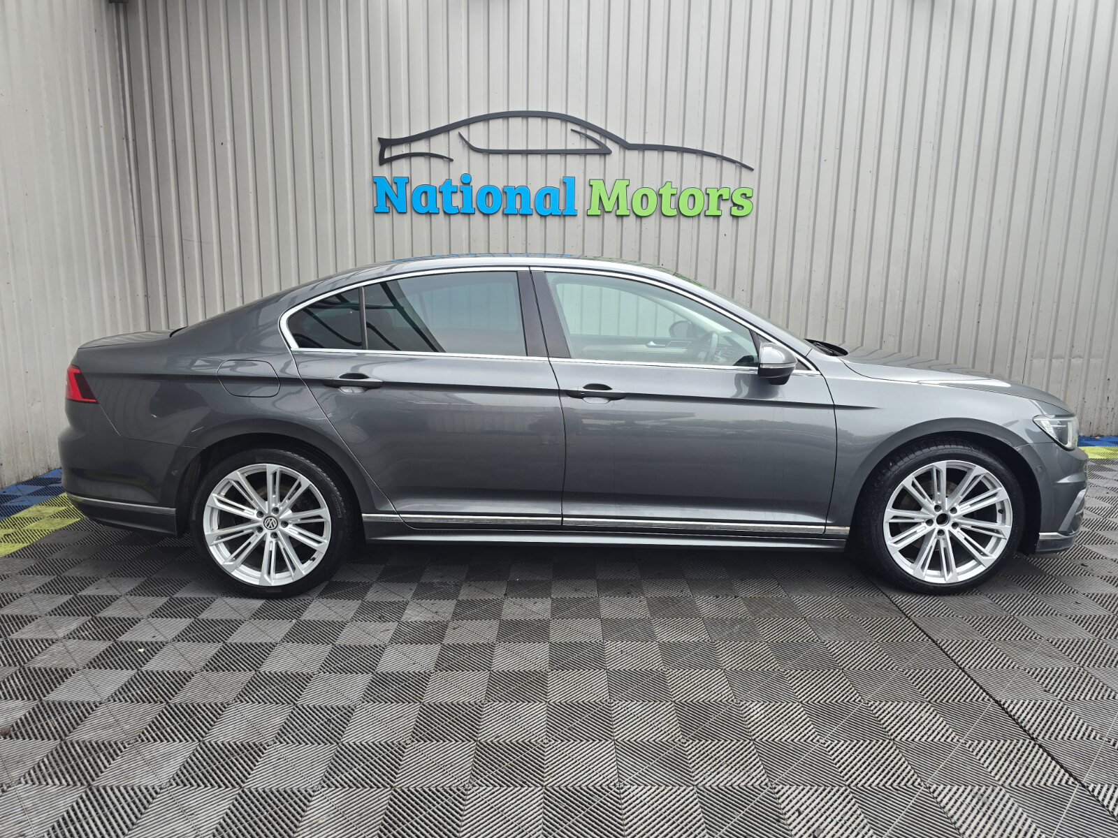 2017 Volkswagen Passat 2.0 TDI Highline - Image 2
