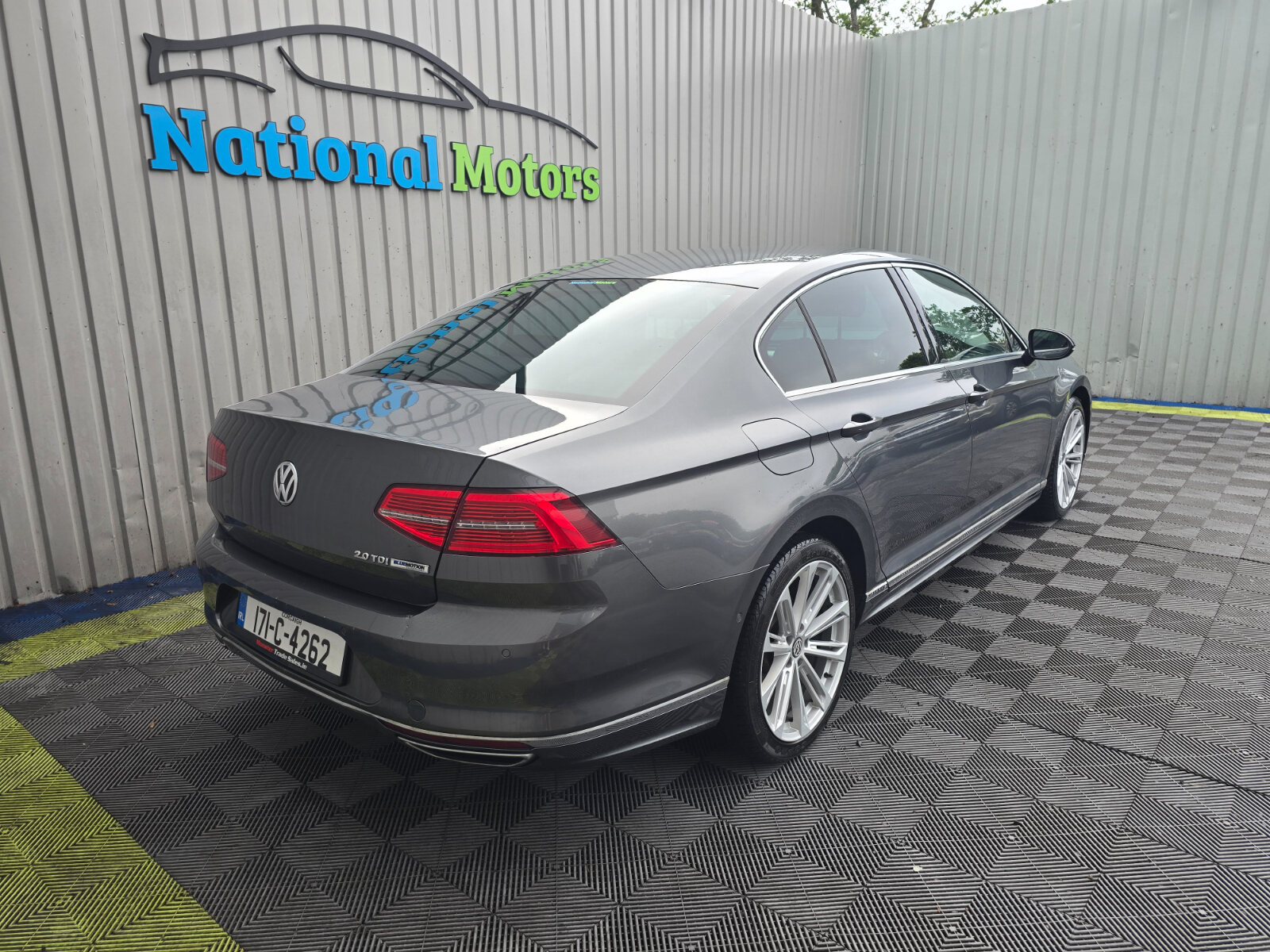 2017 Volkswagen Passat 2.0 TDI Highline - Image 3