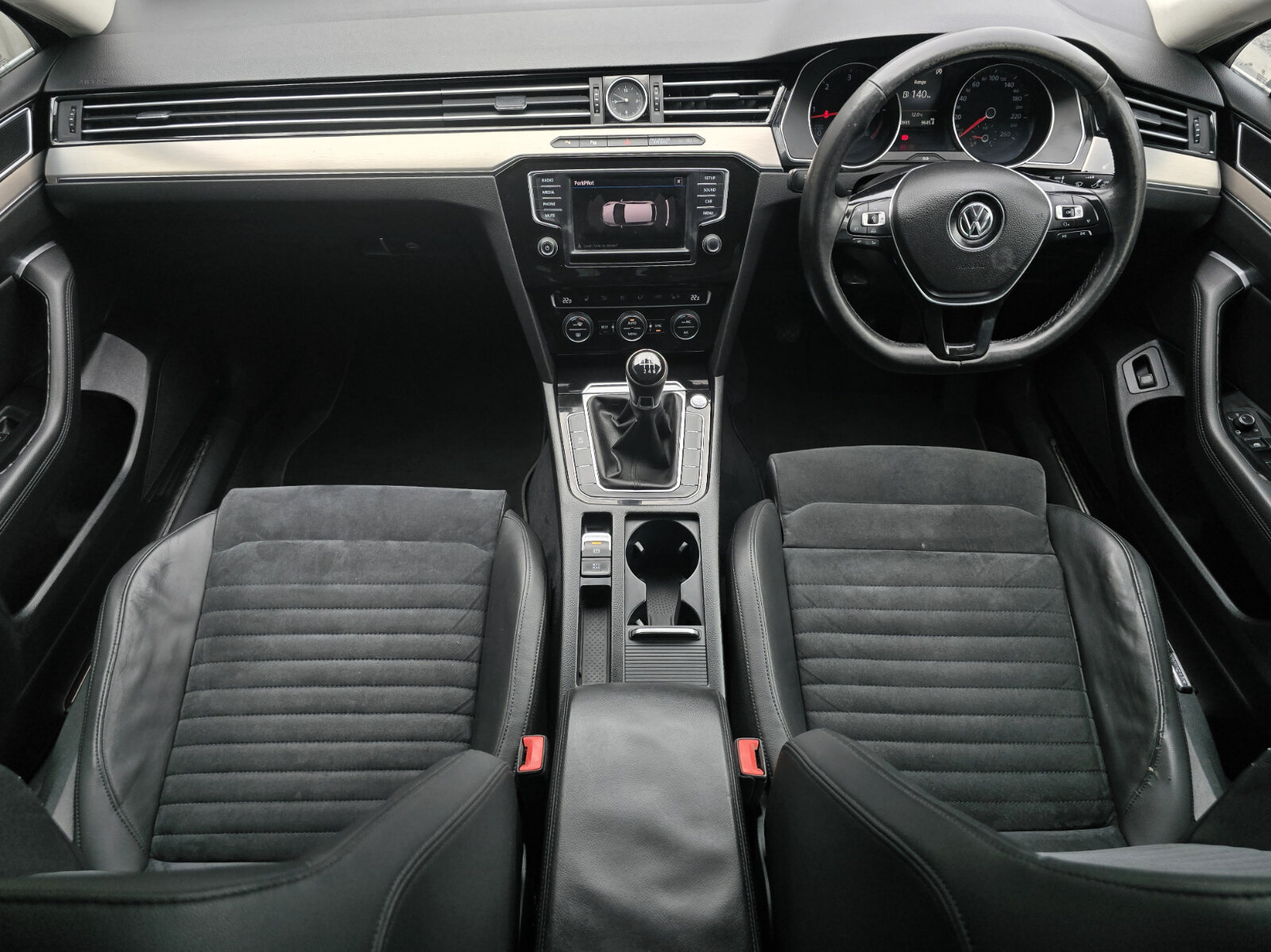 2017 Volkswagen Passat 2.0 TDI Highline - Image 11